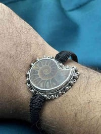 سوار بحجر الامونيت صياغة فضة ٩٢٥ يدوي  مع حياكة يدوي    للتواصل واتساب...