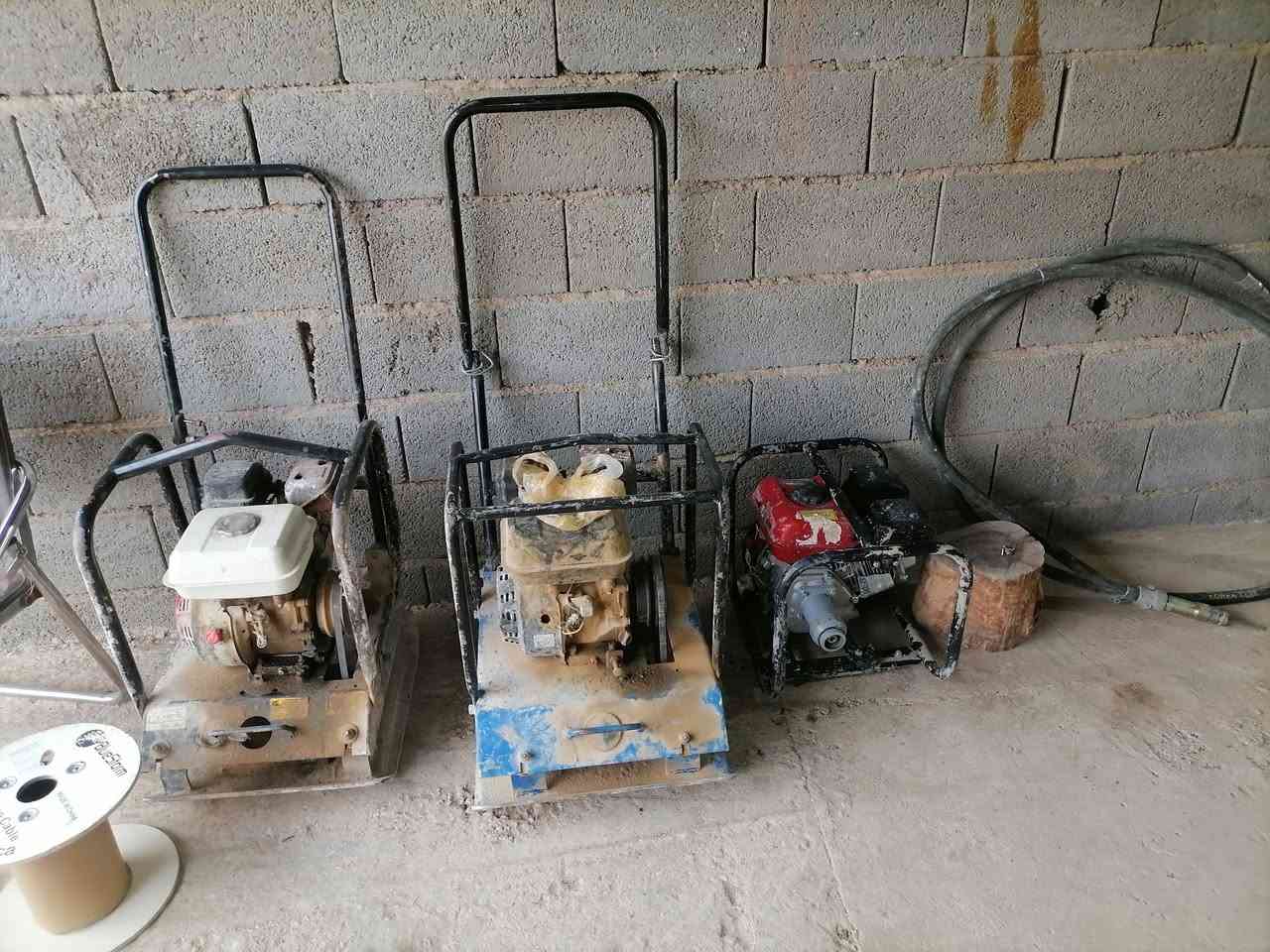 يوجد لدينا سكله يجار
حادله الايجار
دريل همر الايجار
زوايه صب للأيجار
فابريتر صب الايجار
جك همر للأيجار
مكان حديثه حي العسكري قرب اذاعه رقم الهاتف *********** محل عبد الله السبهاني
