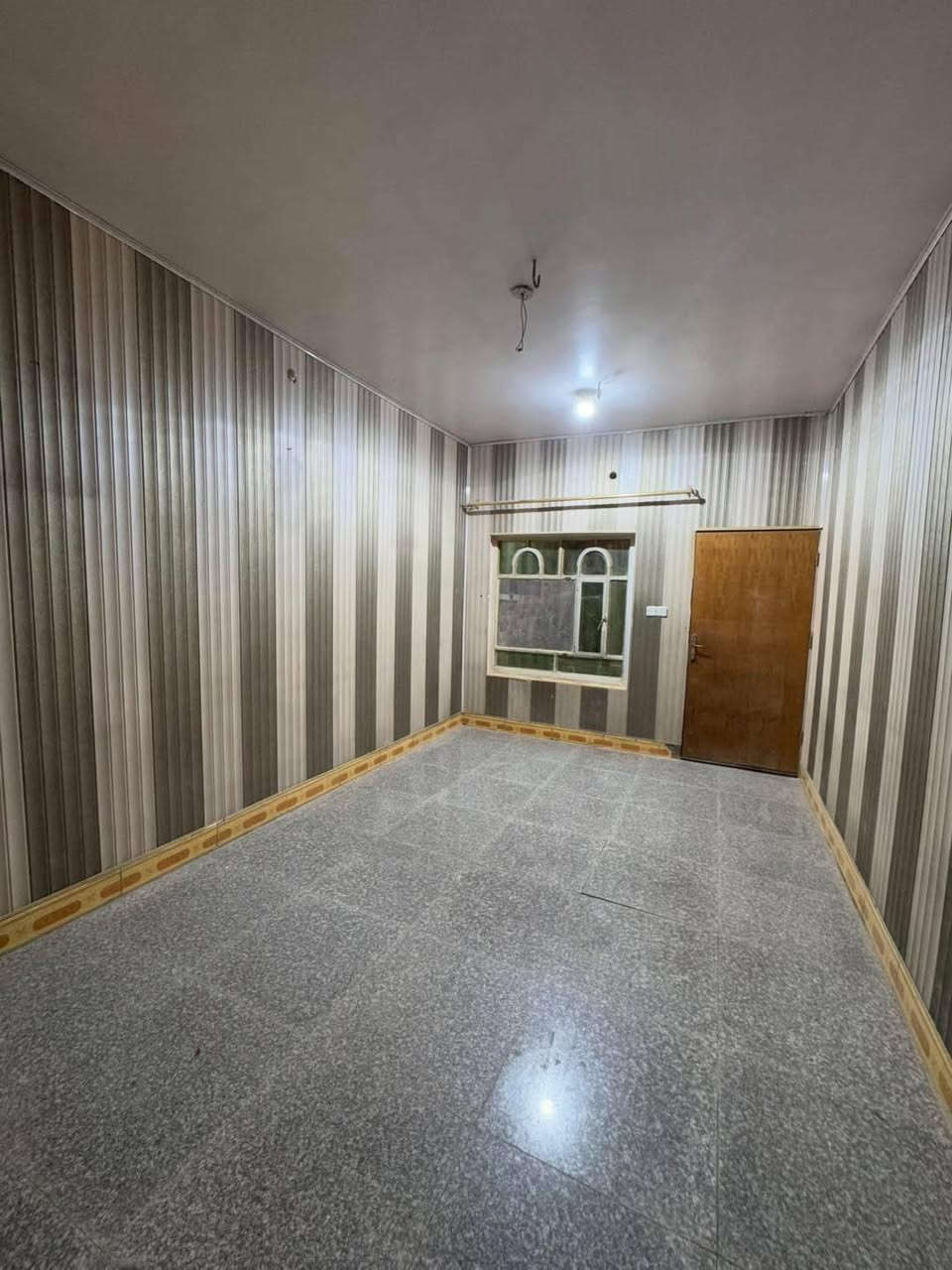 السلام عليكم 

عقار للبيع  في كرامه خلف #الضامن  قريب جدا من شارع 60 

المساحهه 100م الواجهه 5 والنزال 20 

بيت طابقين 

طابق الاول :مطبخ وكلدور وصاله وصحيات 
طابق الثاني : غرفتين نوم 

للاستفسار مراجعه مكتب الخضراء للعقار

***********
***********
