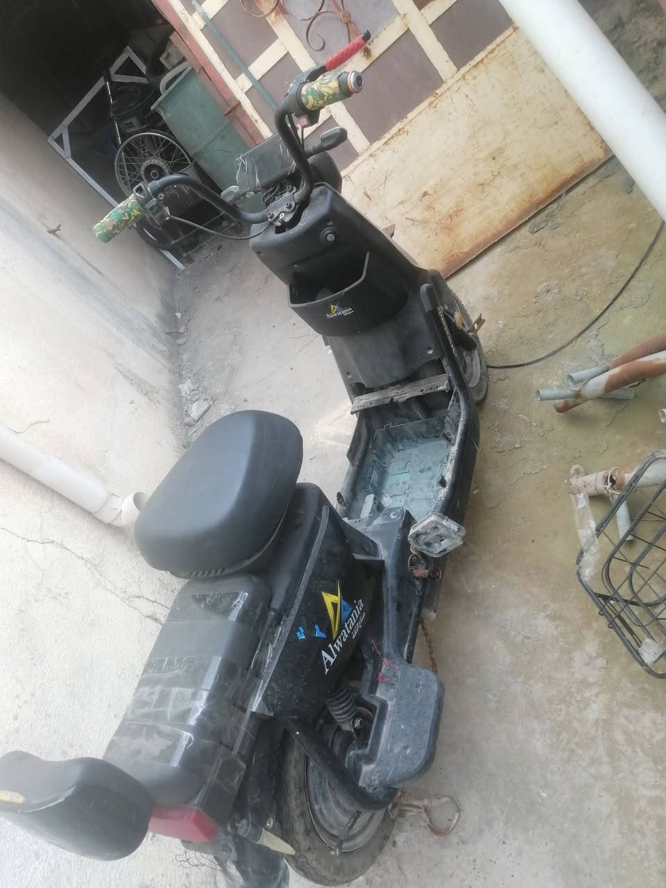 السلام عليكم موتور شحن للبيع الحجم 15 السعر 150 هو خمس بطاريات ثلاث بطاريات عاطلات بطاريتين ما بيهم شي البطاريات الاثنين جدد كل شي ما ابي بس تحط له ثلاث بطاريات محتويات وكامله الدرع ماله  دق على هذا الرقم ***********
