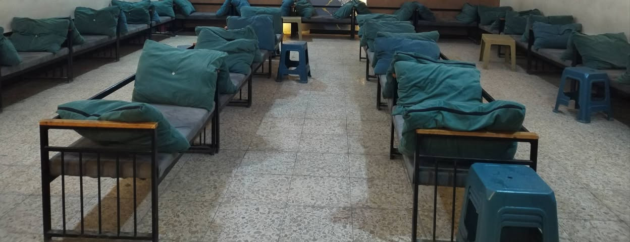 قنفات للبيع عدد 25 قطعه ستعمال 6 أشهر نضيفات كلش القنفه الوحده صايره عليه ب 200 الف بيهن مجال للشراي للستفسار عن سعرهن خاص او اتصل ع رقم ***********
