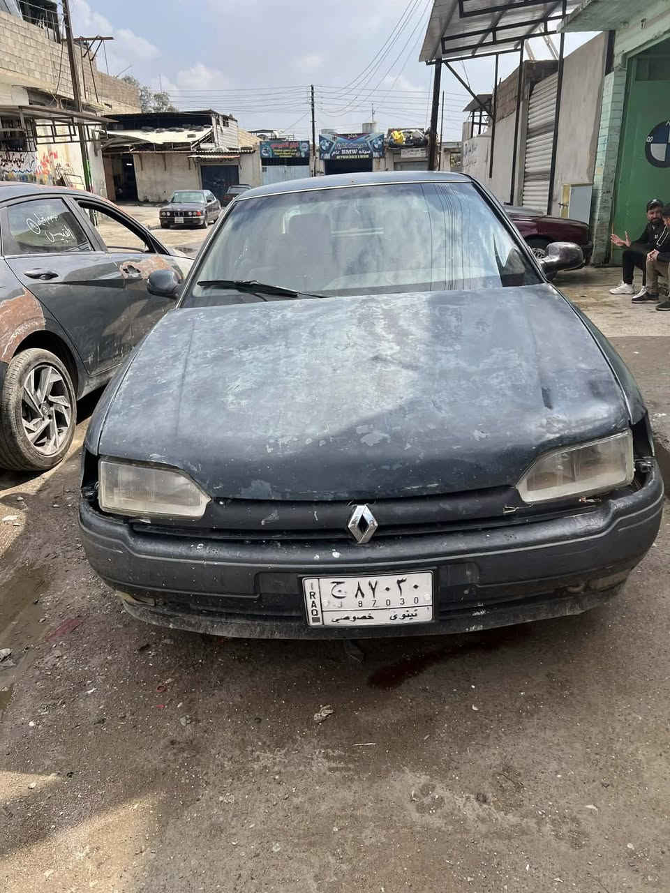 سلام عليكم رينو البيع رقم الماني شرط التحويل السياره كدام العين موديل.93المكينا بيه اثر رخوا السعر ١٣ ***********
