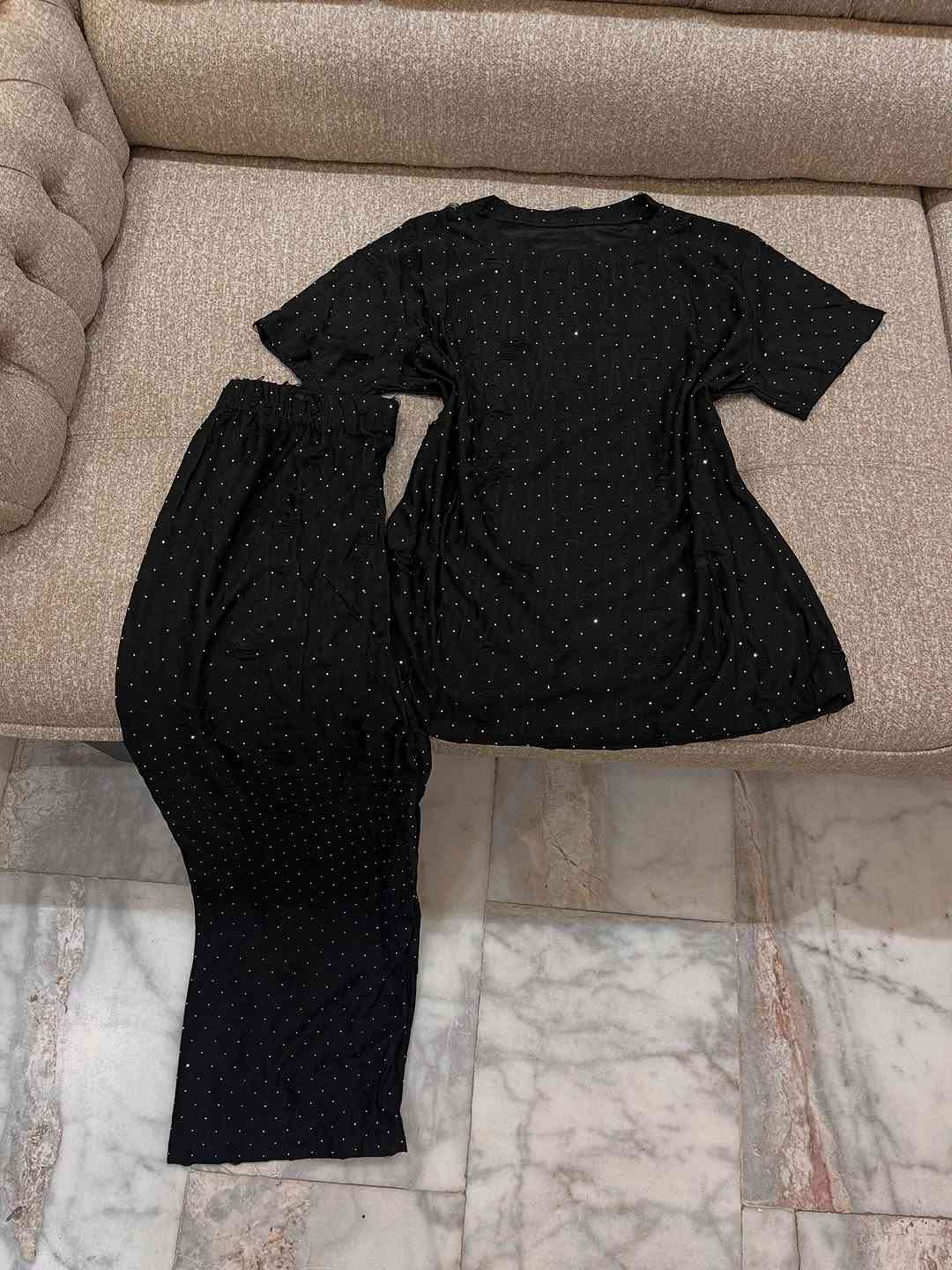 تراك فانيلة قطن ستراس 🖤
فري سايز يلبس من وزن 30 لحد 70
سعر 12 الف 🔥

#ملابس #محرم #اكسبلور


**إذا كنت صاحب هذا الإعلان وتريد حذفه لأي سبب، رجاءا أرسل رسالة إلى الدعم الفني**