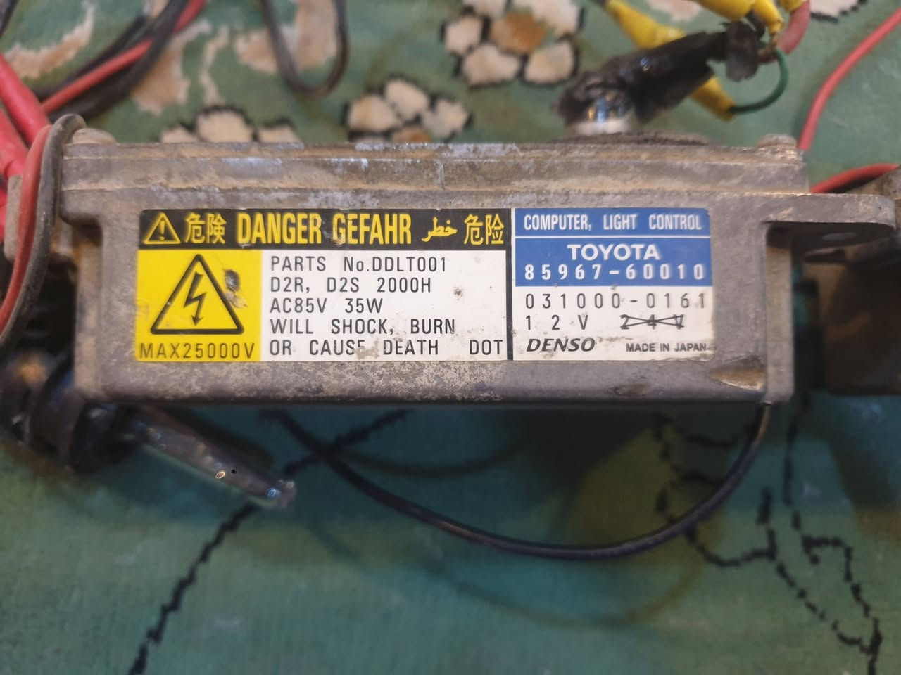 السلام عليكم اخواني
عندي للبيع محولات لايت لاندكروز  زنون اصلية مع الكوبات مالته  شرط الفحص العنوان بغداد الاعظمية ***********
