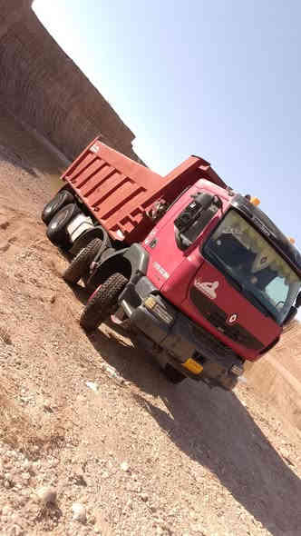 رینۆ بۆ فرۆشتنن    ‌‌رەقەم موبایل ـ***********ـ***********ـ
شوێن قوشتەپە
مۆدێل 2002
بیلاد مکینە پەمونۆزلە 
مکینەی 400
گێر 4×4دووگمەیە
