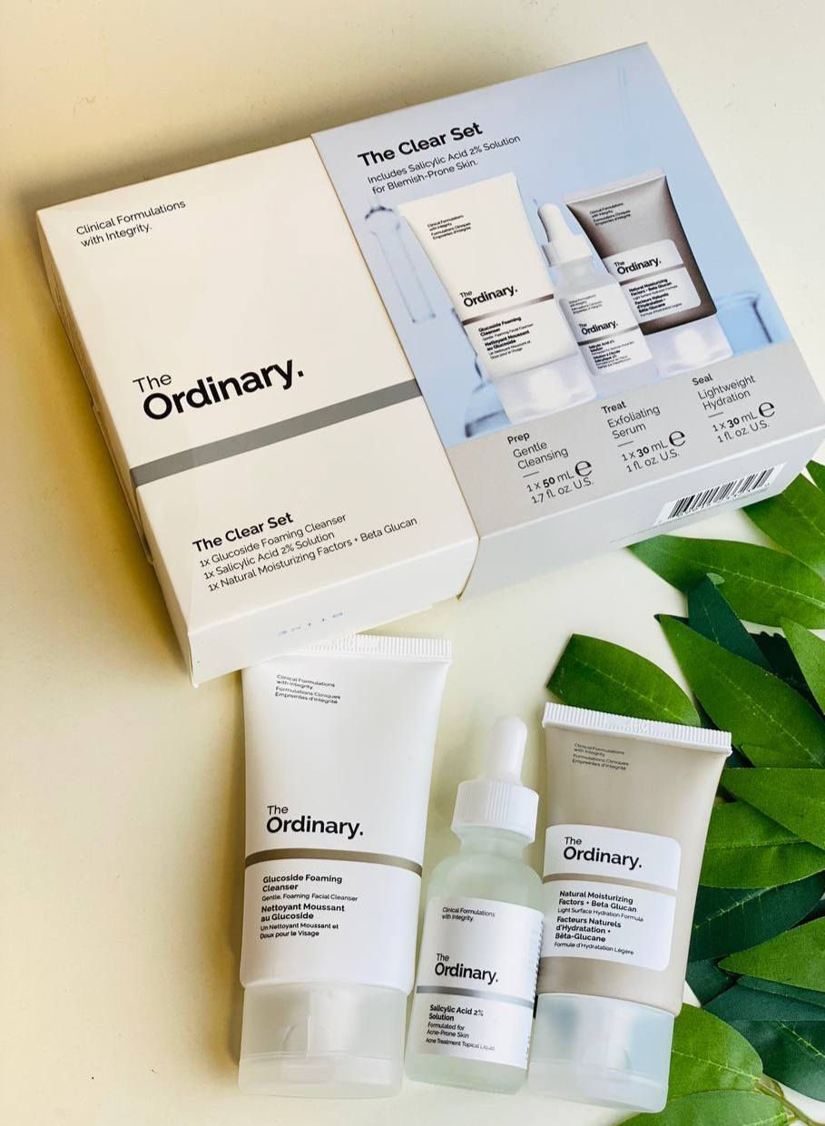 The Clear Set.The Ordinary
مجموعة ذا كلير سيت من اوردنري للعناية بالبشرة 

تتضمّن المجموعة :
● غسول جلوكوسايد الرغوي 50 مل
● سيروم حمض الساليسيليك 2٪ 30 مل
● مرطب+ بيتا جلوكان 50 مل

. غسول جلوكوسايد الرغوي الذي يُشبه الجـِل ويساعد بشكل فعال على إزالة الأوساخ والشوائب الناتجة عن العوامل البيئية. يُراعي غسول جلوكوسايد الرغوي البشرة الرقيقة، حتى بشرة الأطفال الرُضّع.
 سيروم الساليسيليك 2٪ - وهو عبارة عن سيروم مائي يحتوي على تركيز مثالي من حمض الساليسيليك الذي يستهدف القوام غير المتناسق ويزيل خلايا الجلد الميتة التي يمكن أن تسد المسام. 
. "بيتا جلوكان" هي مُرطب جل خفيف الوزن يُوفر ترطيبًا طوال اليوم بعد استخدامٍ واحد. إنه يتكون من عوامل ترطيب طبيعية والبيتا جلوكان والسيراميد ويعمل على تقوية حاجز البشرة. "

المنشأ / أمريكـا 

السعر 22 الف وتوصيل 4 الاف 
@إشارة


**إذا كنت صاحب هذا الإعلان وتريد حذفه لأي سبب، رجاءا أرسل رسالة إلى الدعم الفني**