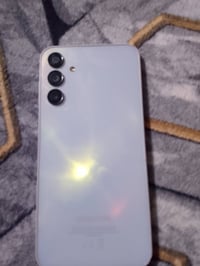 آيفون ١٥ • استعمال قليل • شاشه