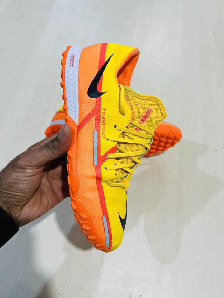 تحفه نايك فانتوم
اصلي باله 
قياس42 
نضافه 1/1 
اولئ. شرط 
فول طبي السعر 
خاص 
توصيل موجود 
واتساب متوفر 
***********
