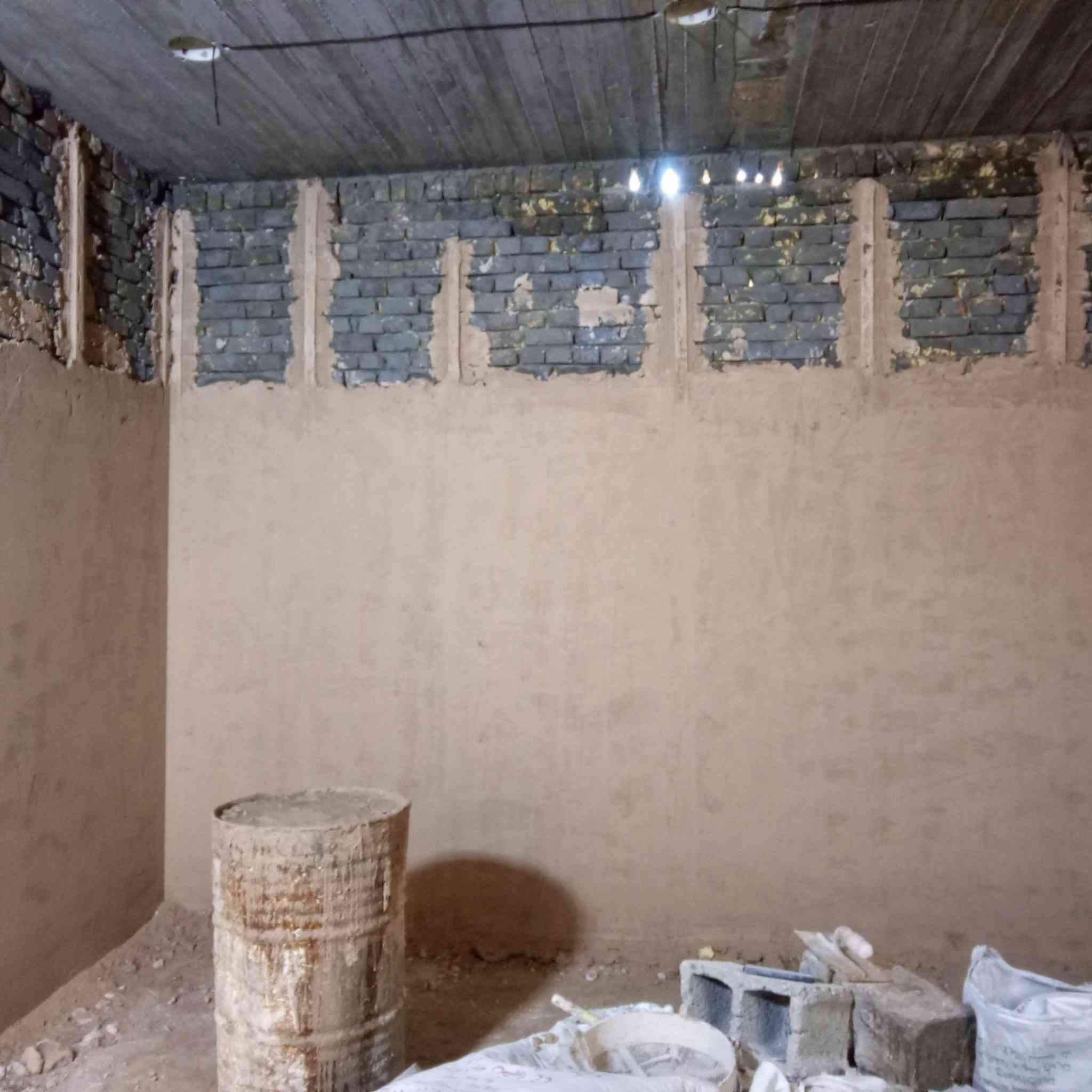 السلام عليكم متابعين الكرام
نموذج من عملي جص وبياض شغل نضيف دراجه اولى يا ستفسار حاضر بغداد البنوك   ***********
