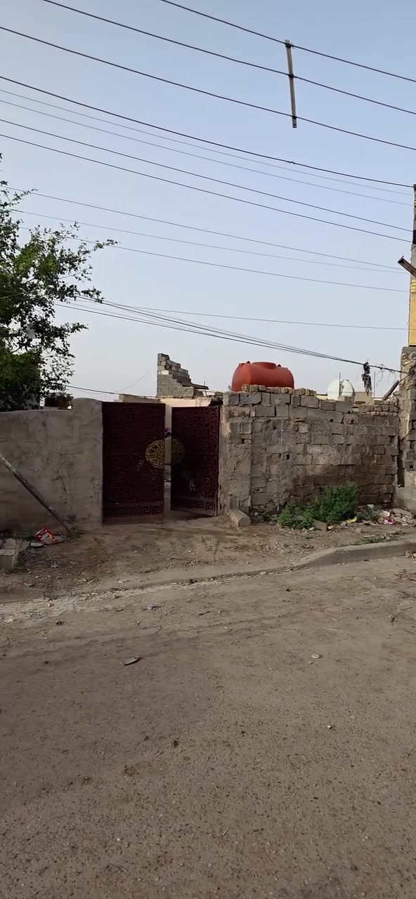 بيت للبيع المساحة 325م سبع قصور شارع قاسم الوكيل ركن جميع الخدمات متوفره السعر 44 وبي مجال للإستفسار يرجى مراجعة الدلاليه الأمير عنوان دلاليه شارع ابو علي مقابيل المدرسة 🏫 الأهلية ***********
