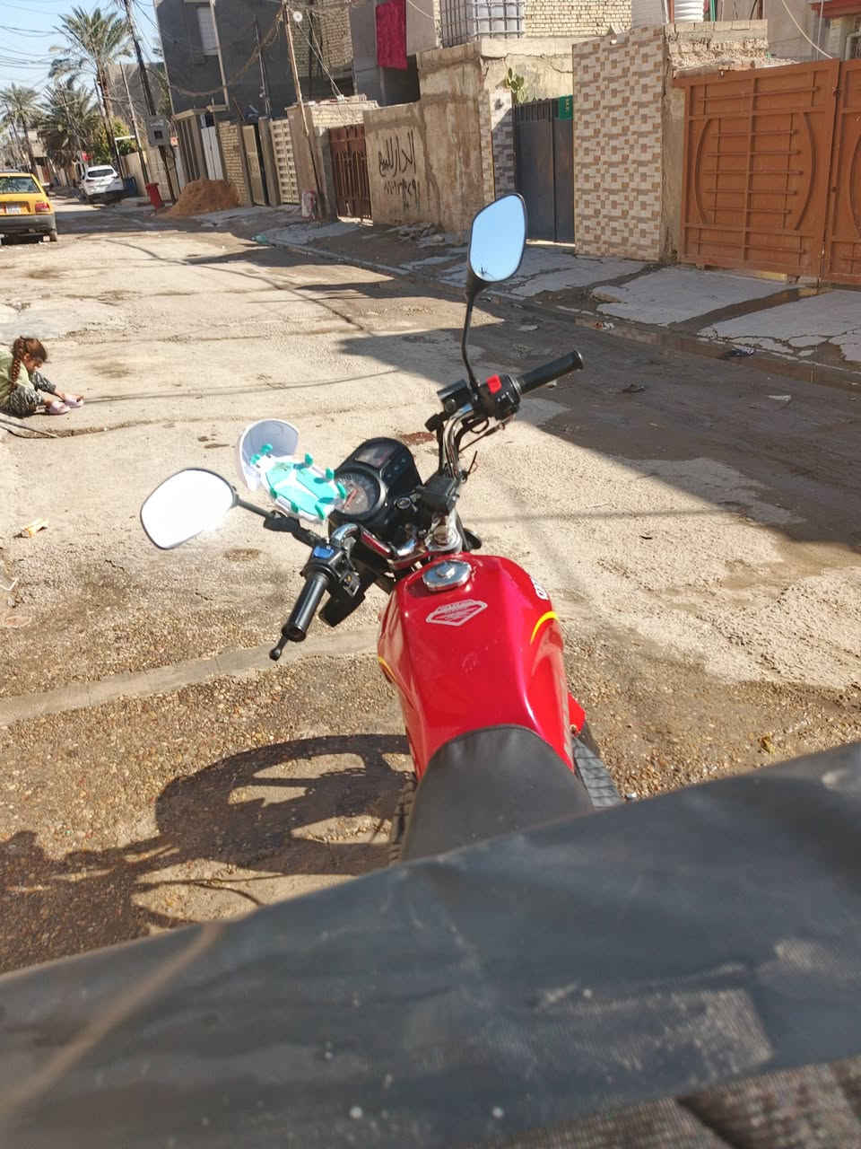 سلام عليكم 
دراجة للبيع سونك موديل 2025 داخلة ادوات مكينة بلادي كوله شغال بيهة نواقص بسيطة السعر 750 بيهه مجال حك الجية مكاني بغداد الأمين الثانية رقم الهاتف ***********
