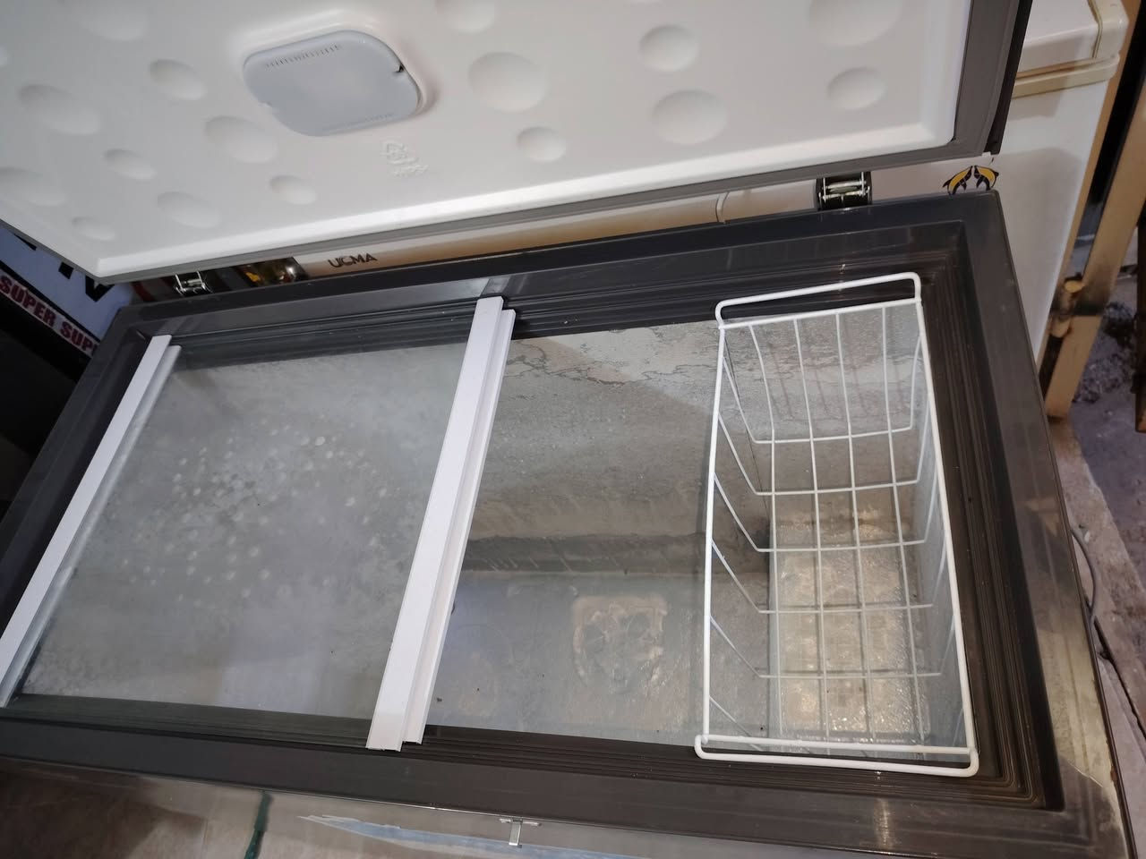 مجمده ١٤ قدم مستخدمه شهر سعر ٢٠٠ الف نهاية العنوان الفلوجة حي المعلمين قرب جامع سعد *********** ***********
