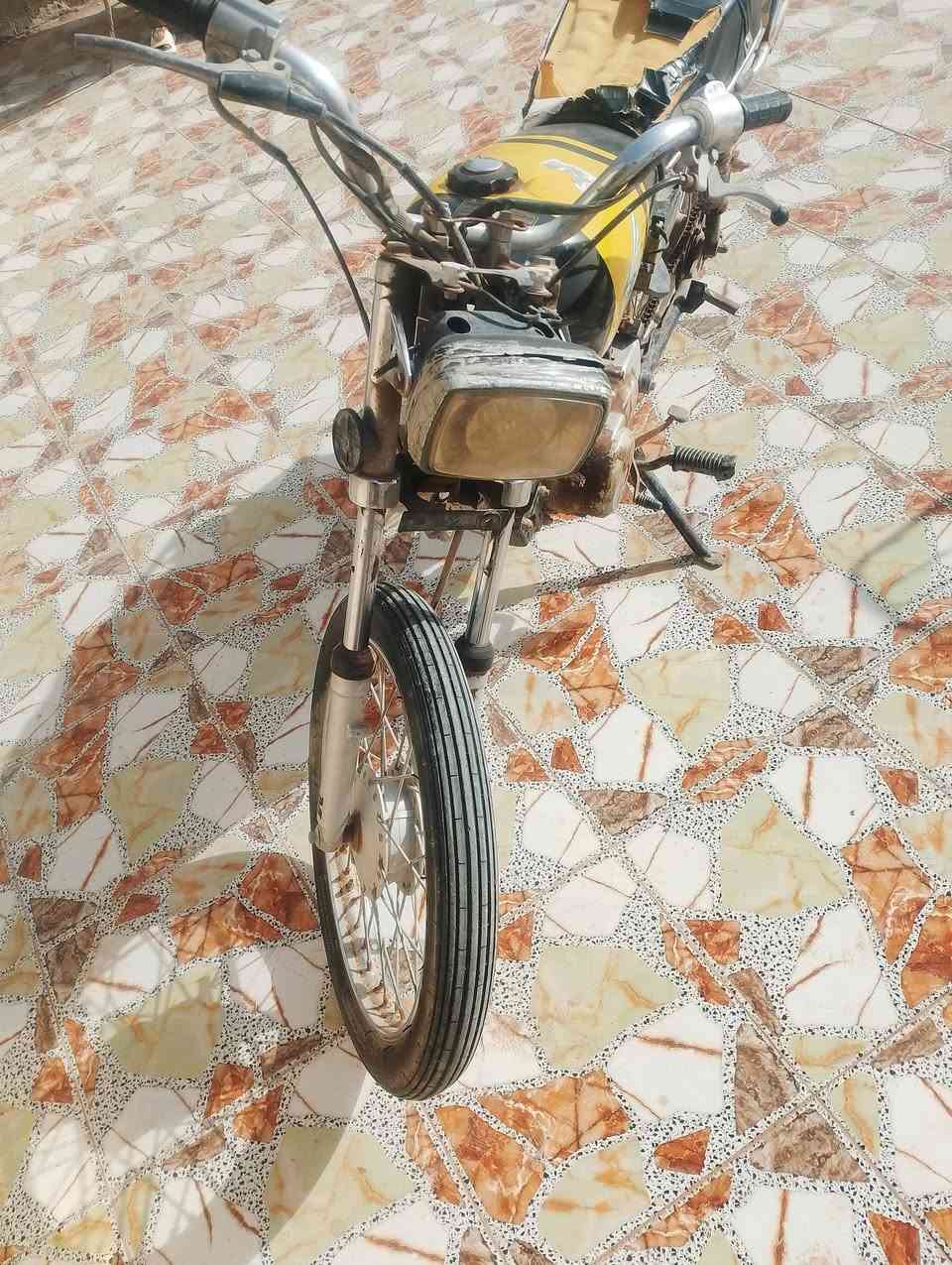 دراجه نامه مديل ٢٠ اوراق اصولي
محرك تعبان مكان ناصريه قرب سجن الصلاح 
كهرباءيات شغاله ***********
