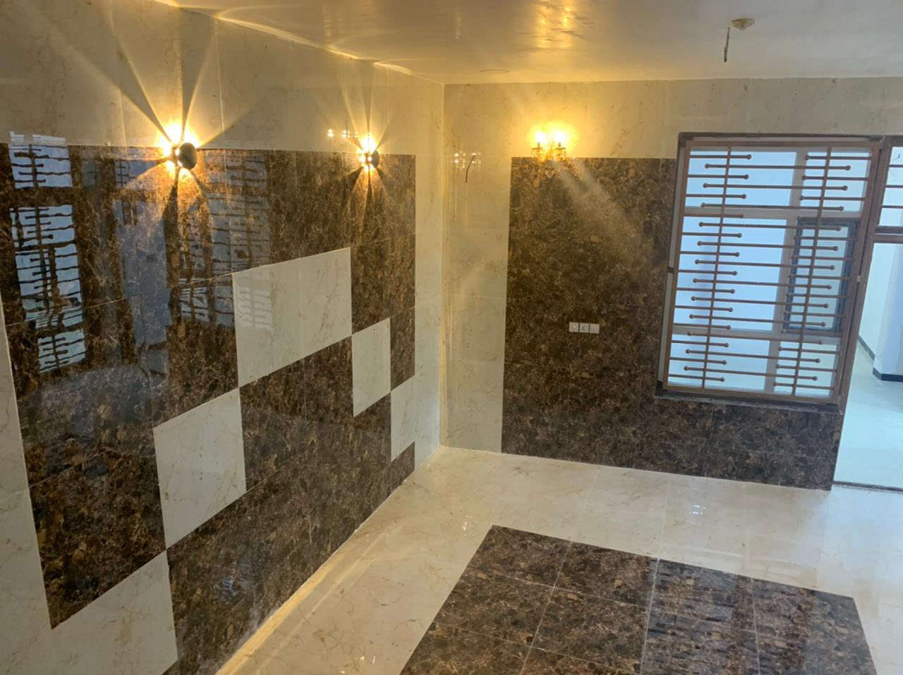 السلام عليكم 
شقه اللأيجار مساحه 100 متر ( بناء حديث) 
تتكون من ( غرفتين نوم وصاله ومطبخ وصحيات ومناور) 
تتكون من كافه الخدمات من ماء وخزانات وسخانات 

المكان/طوريج لشارع العام ام الهوى قرب مجمع دينار 
الاستفسار/ ***********
