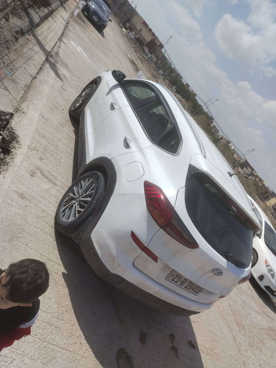 توسان ٢٠ خليجي اصلي السعر ١٣٨ قطعتين صبغ جاملغ خلفي وقبق الجنطه  عنواني صويره *********** وبارد قليل
