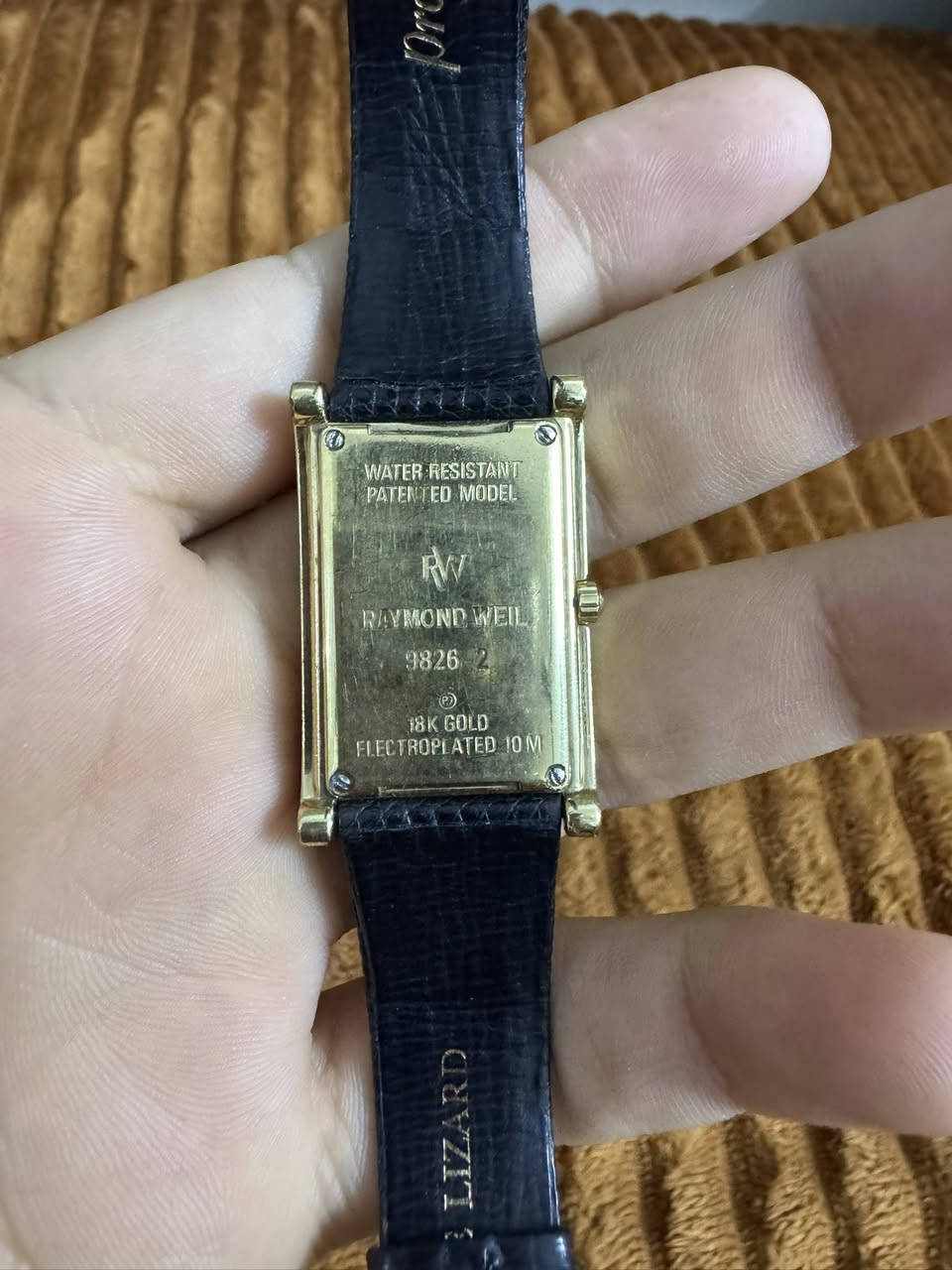 رايموند ويل نظافه ممتازة موديل تانك مستطيل سنتر منفصل طلاء ذهب  ١٣٠$


**إذا كنت صاحب هذا الإعلان وتريد حذفه لأي سبب، رجاءا أرسل رسالة إلى الدعم الفني**