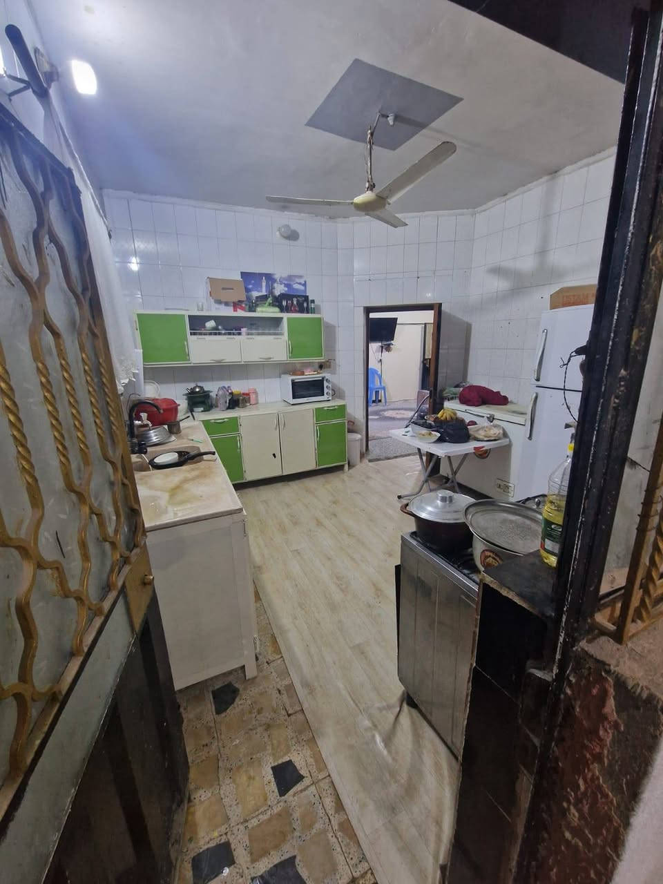 دارللبيع في زوير مساحه300م شارع سبيس الفرع الثالث المغلق  بناء2023طابقين... ط1غرفتين نوم وصاله ومطبخ وكليدور ومجمع صحيات . ط2/2نوموكليدور ومجمع صحيات. السعر250ممكن تفاوض. مكتب عالم العقار***********
