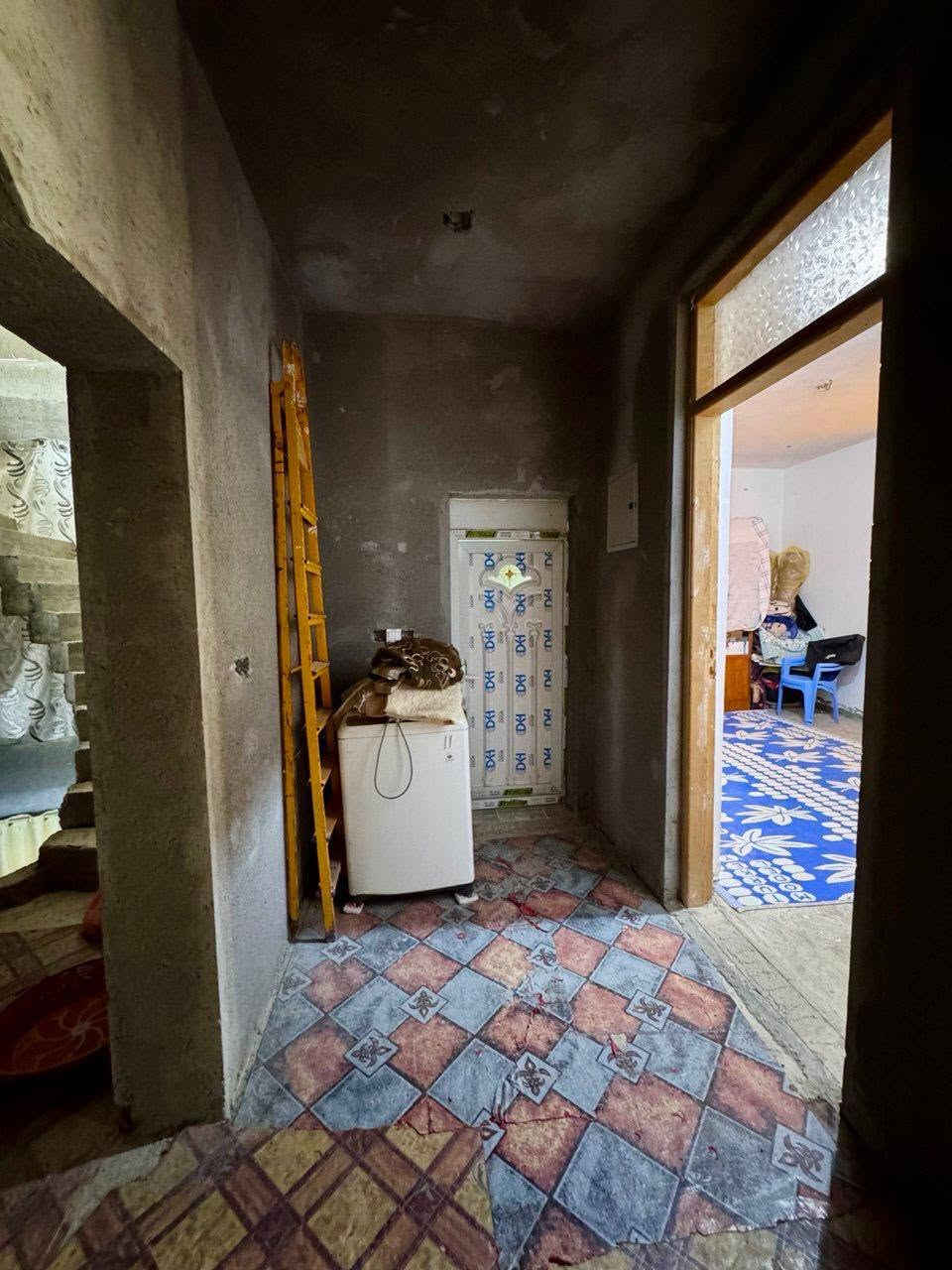 بيت للبيع مساحة 200متر مربع طابقين خاجية شارع 40 قرب أفران العراق طابقين سعر 250 مليون وبي مجال رقم الاتصال ***********
***********
