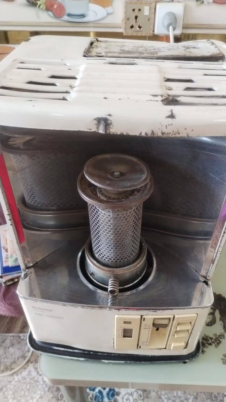 السلام عليكم صوبات البيع كل وحده وسعرها كلهم شغالات بس الكهربائيه بيها شمعات محروكات والبيضه الشيشه نكسرت نشنل وسانيو ***********
