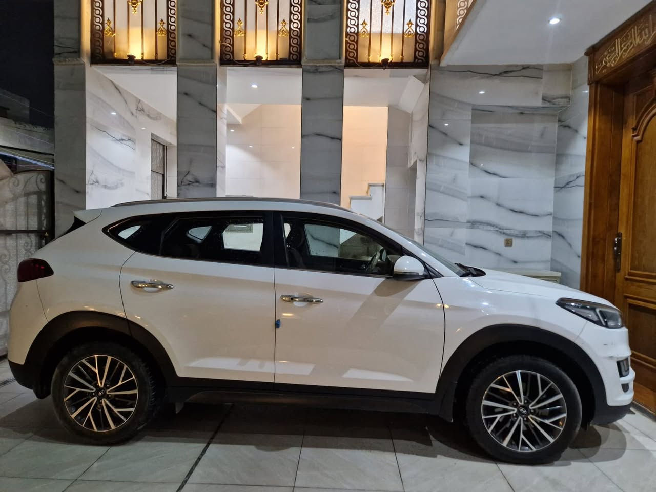 حياكم الله ✨
هيونداي توسان خليجي 
موديل 2020 
موصفات 
خمس عدسات 
بصمة تشغيل 
دخول ذكي 
حساس خلفي 
كامرة خلفيه
تحكم مقود كامل  
شاشة كبيرة 
وبيقيه المواصفات المعروفه 
السيارة حلو وجاهزة من جميع النواحي 
بدون صبغ بدون تبديل فقط بارد قليل جداً 
مكان السيارة بغداد 
اترك تعليق يوصلك السعر 👍
رقم صاحب السيارة ***********

للاعلانات ***********

 #العراق #سيارات #بغداد #سيارة #سيارات_للبيع #بيع  #شراء #ابوشريك
