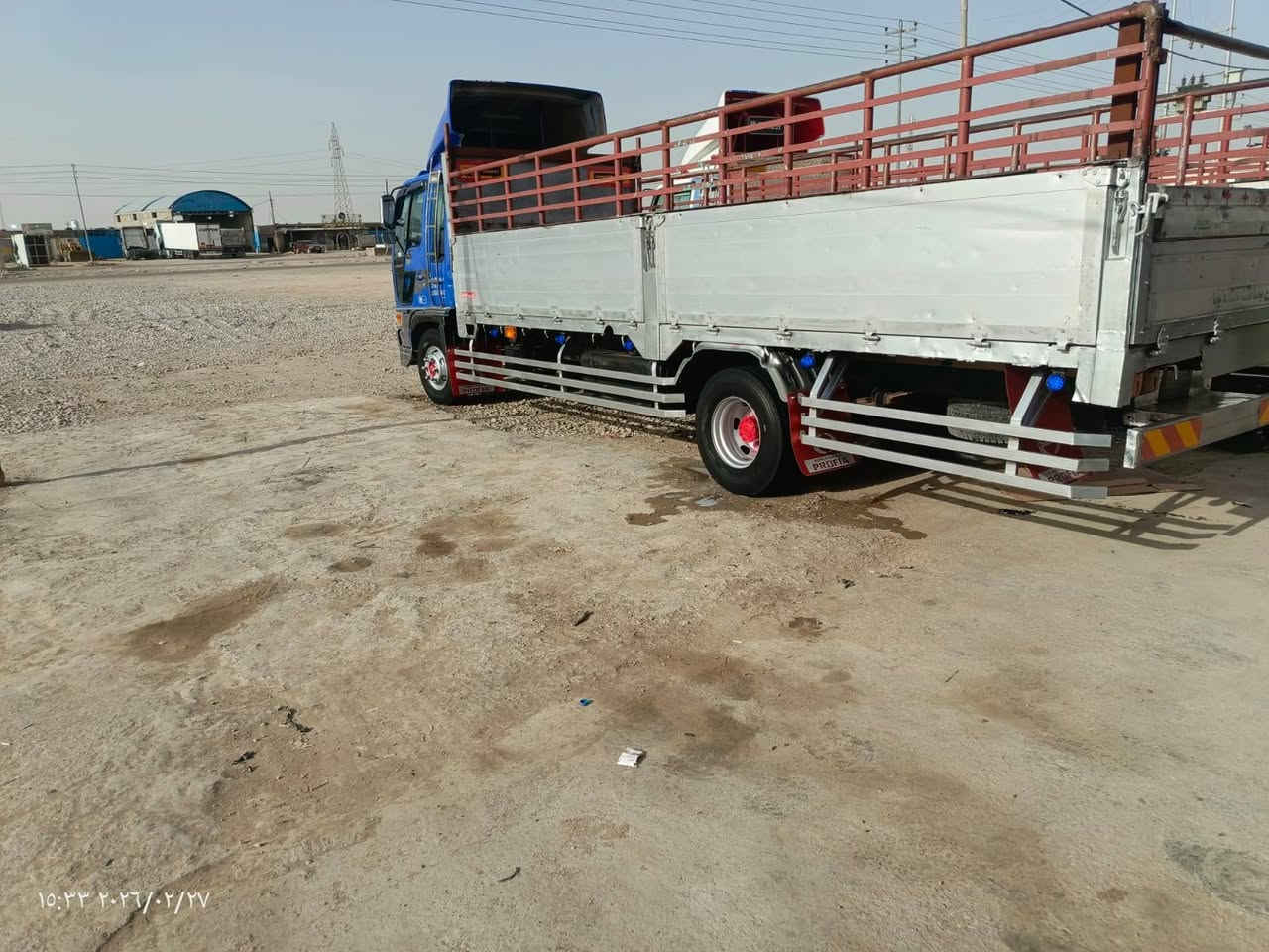 سلام عليكم سياره هينو طيرة ستة وربع بلادي ٧٠ عادي سياره جاهز من كلشي مكان كوت لشهداه تلفون***********
