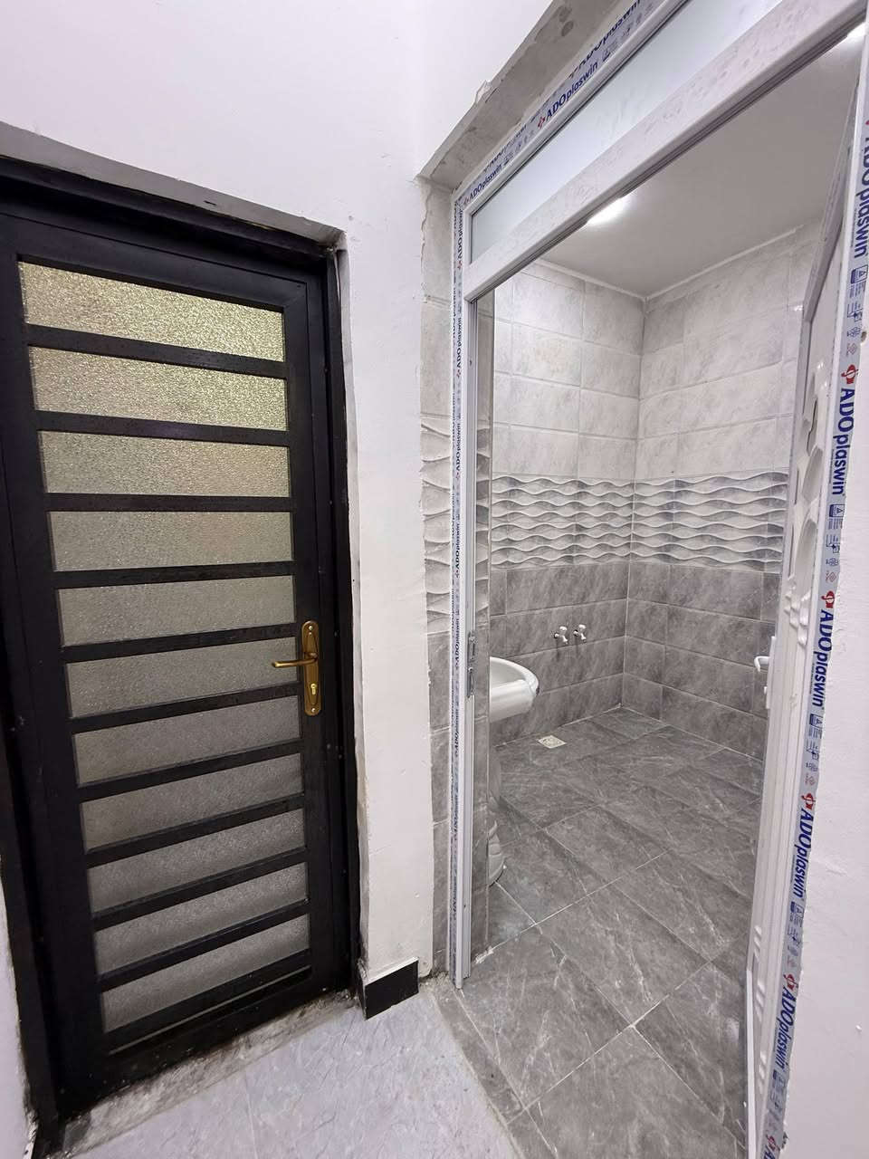 أسعد ألله أوقاتكم بكل خير 🔷
اللاستفسار📲***********

دار سكن للبيع بقمت روعه 🏭
المساحة 200 م
بناء حديث شقل درجه أولى👍
على شارع 10م تبليط 🛣
كافت لخدمات متوفره 

محتويات البيت ⬇️
1- كراج + حديقه
2- دوانيه
3- صاله
4- مطبخ
5- غرف منام عدد 2 
6- صحيات خارجي وداخلي

نوع العقار طابو زراعي
بأسم عراقي سند 25
الموقع راقي ⚡
البصره محوله الزهير
قريب على مركز لمدينه
يبعد عن سايدين سياحي 700م

كل هاذ جمال وترتيب
بسعر 125 وبي مجال لشراي
اللاستفسار 📲***********
