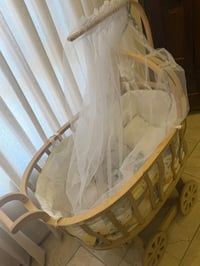للبيع جرباية طفل جديدة ابد مامستخدمة للبيع بغداد البلديات 07753715260
