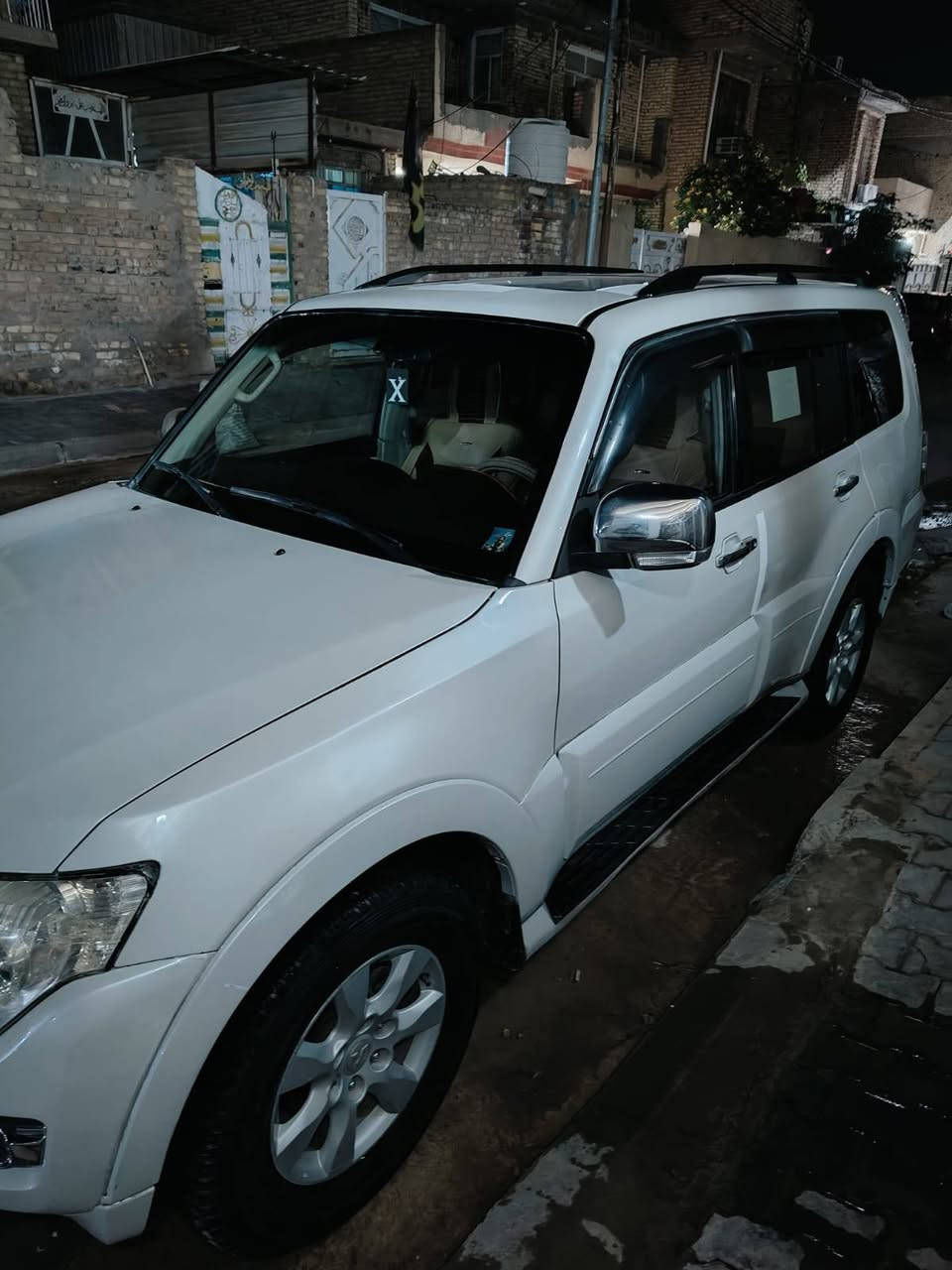 سلام عليكم
باجيرو حبتور بغداد خصوصي
موديل 2009محدث 2016 
فول مواصفات 
كشنات جلد 
تدفئ تبريد كله شغال 
السياره مانقصه اي 
المحرك كفاله عام 
بيه صبغ بنيد والجمالغ للجماليه
السعر خاصصصص 
مكاني الكوت مركز المدينه 
***********الرقم
