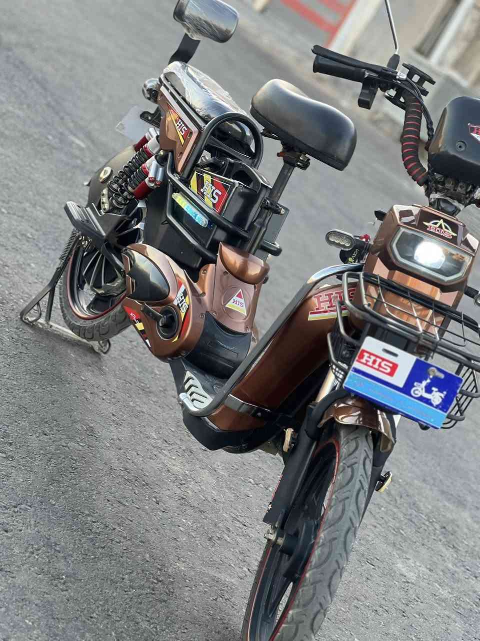 السلام عليكم 
ماطور شحن حجم20 الجيل السابع الVIP
بطاريات جدد كوريا MR اقوى بطاريات حاليا بطاريات عدد5 60V فولت ملف 1500W واط تمشيك 40 كيلو بلشحنه الوحده
وبي مواصفات خير من الله 
يشتغل عن طريق البصمه ولسويج 
جهاز انذار مال سرقه 
اشاير رباعي يمنه ويسره 
اربع تبديلات سرعه 99 وهورن عالي ولايت زنون ابيض ثلجي عالي ناصي 
بي بلوتوث صوت قوي وشاشه ديجيتال اي عطل يصير يضهر بلشاشه وستاند موبايل مع منفذ يو اس بي وبي6دبلات اربعه خلفيه وثنين اماميه وشاحنه بطاريات 
تفصل من وحدها اذا فول شحن وحامل اكواب ومرايات جانبيه ودرع يحمي الماطور من السقوط مع جكمجه 
ماطور جديد بعده شركه شخط مابي
مثل ما موضح بلصور ماطور خير من الله 
مكاني تكريت القادسيه شارع ابو عكرب 
السعر 475 وبي مجال بسيط للشراي 
للستفسار ***********
