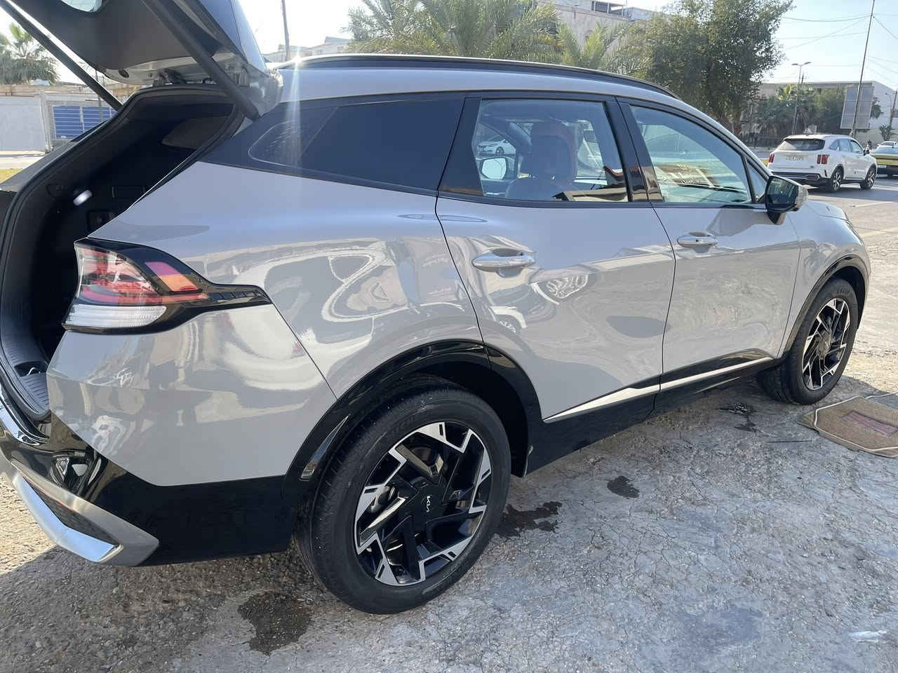 ماكو هيج سعر هيج مواصفات
كيا سبورتج (برستيج) 2023
الون اسمنتي داخل احمر 
وارد امريكي كلين بدون قطرة صبغ بدون ايرباك بدون بارد بدون طخت جاكوج ولا اي شي 
مواصفات 
راداد 360
كامرات 360
حساسات 360
كسنات تدفئة وتبريد 
فور ويل 
فتحة بانوراما الاخير تنفتح
كشنات كهرباء سايق وبصف السايق 
صندوك كهرباء 
رقم بغداد 
سيارة نظيفة حلوه ما بيها اي نقص 
حادث السيارة مازده مبدل اصلي مبدل سباك دعاميه نفسها راجعه بدون صبغ بدون ايرباك
السيارة ماشية 65000 قابل زيادة
سيارة سعرها 245 وبيها مجال بسيط حك الجيه
رقم صاحب السيارة ***********
