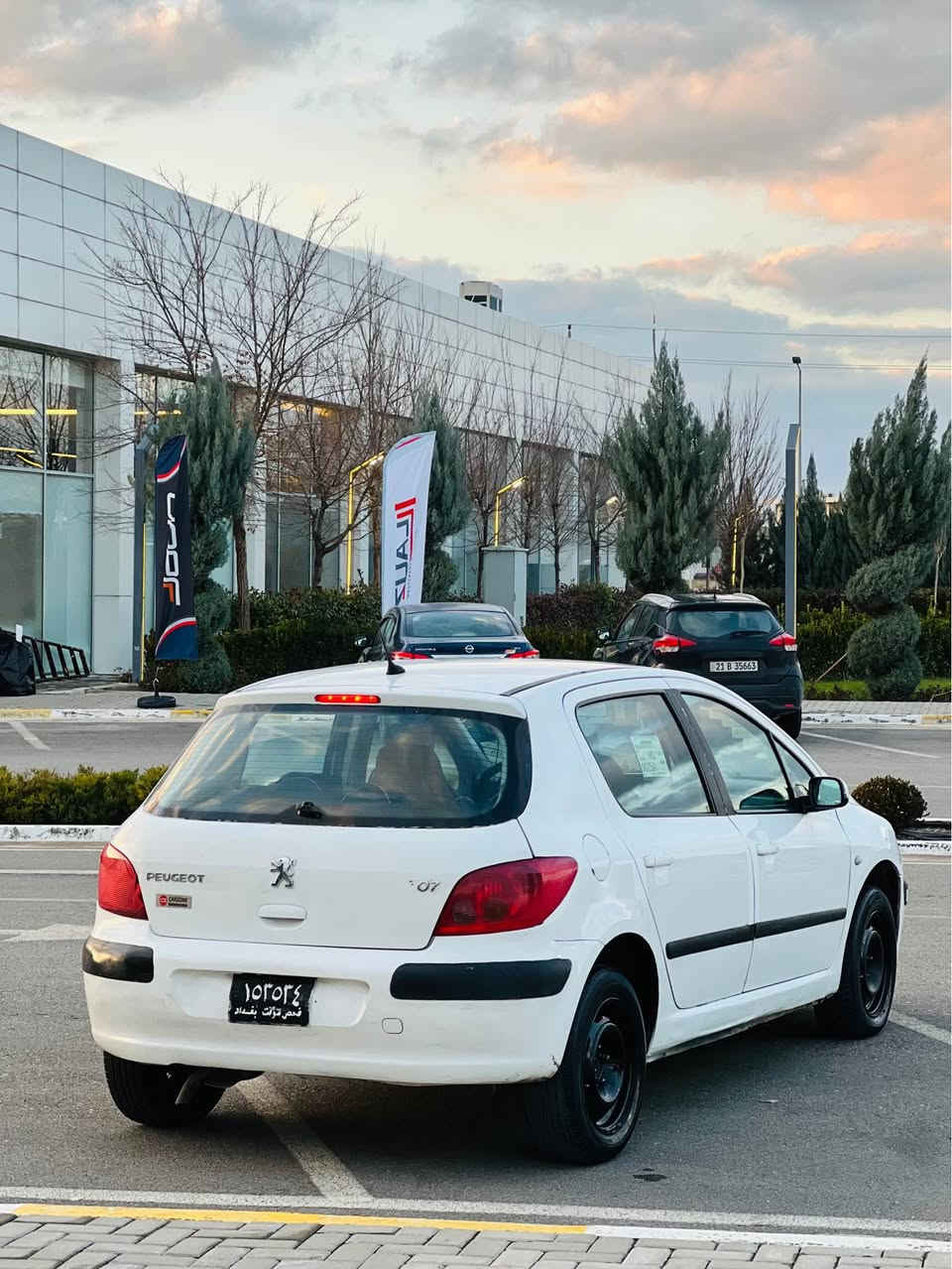 سەرەتا بە ناوی خوای گەورە
*********** 
بیجۆی حەجمی ٣٠٧  گێر ئۆتۆماتیک و عادی جام کارەبا شاشە ئایپاد و کامێرەی بۆ بەستراوە تەبرید لەگەل سلف داگیرسێنە  گێر مەکینە کارەبایات تەقەو رەقەی بەشەرت 
سەنەوی ئەسلی جنوبی لەگەلە بەشەرتی ئەوەلیات 
ئەوەلیاتەکەی خۆم رامکێشاوە
نرخی ٤١ گەلا 
لەسلێمانیم 
*********** السليمانية, العراق
