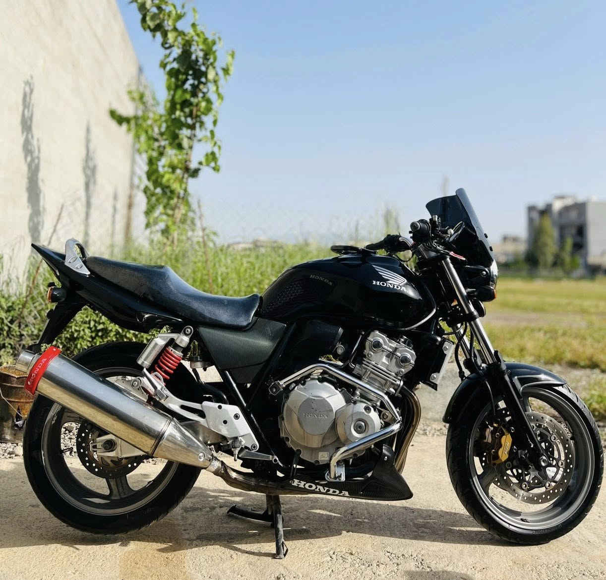 سەرەتا بە ناوی خودا بۆ فرۆشتن:-
Cb400 Super 2010

مۆدێل ٢٠١٠ی نۆزڵ و سۆپەر ٢ سویچی بیلادی لەگەڵدایە و پشت موشەکی بیلادە گێچ ئەلیکترۆنی کامل کاملی بیلادیە هیچی نەگۆڕاوە و مەکینە و گێڕ بە شەرت و کەپس هەتا لایت و گڵۆپەکانیشی بیلادیە گزۆز بیلادیە تایەی دواوە و پێشەوە لۆک بێ عەیب و عار و هەموو شتێکی لۆک و بە شەرت ٤٩٠٠٠ هەقیقی ڕۆیشتووە ماتۆڕەکە بالەیە واتا شەعنە عەزێت نەدراوە و زەختی لێ نەکراوە سایەقێکی ئەوێت و هیچی تر دینار مەسرەفی تێدا نیە موشتەری نیت سەری خۆت و منیش مەهێشێنە گەندە و گاڵ زۆرە ئەگەر پارە بە شت نادەیت لە خزمەتدام(***********)

باسم الله للبيع:

سي بي 400 سوبر 2010

طراز 2010 من الفوهة وسوبر 2 يحتوي على مفتاح بلادي، وظهر صاروخ بيلادا هو الترس الإلكتروني المثالي الذي لم يتغير شيئا، والمحرك والتروس مع الحالة والمكثفات وحتى الأضواء وأضواء عادم بيلاديا، الإطارات الخلفية والأمامية خالية من العيوب وكل شيء من نوع لوك، وبشرط أنه وصل إلى 49000 واقع، المحرك من بالي، أي أنه لم يدفع ولم يضغط عليه، يحتاج إلى سائق ولا يوجد فيه المزيد من الدينار، ليس زبونا لا تدع عقلك وأنا نفلت من العقاب، إذا لم تدفع ثمنه، فأنا في خدمتي (***********).
