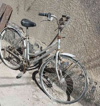 بالة أصلي  كلشي مابي بس متروك صارله شهر السعر 25   07806208832