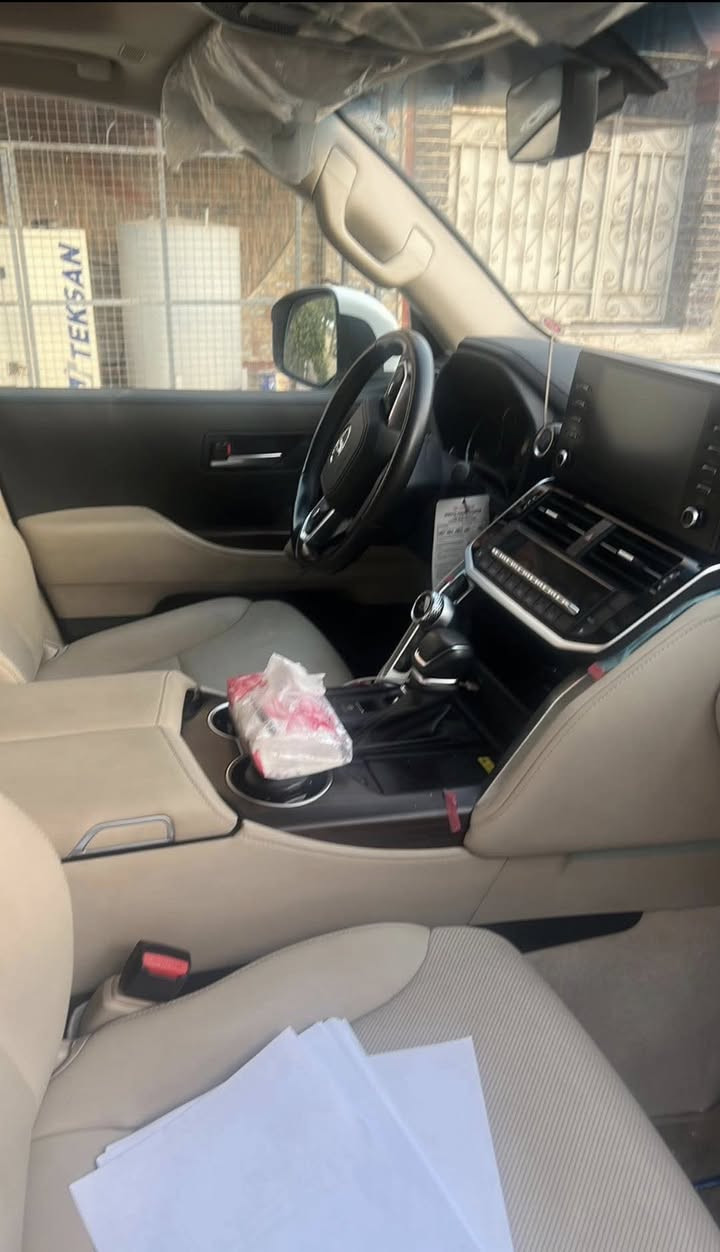 سلام عليكم
لاندكروز 2023 لمتد اصلي ساز 
محرك 4000 تنفس طبيعي 
مكفوله 
ماشيه 89 
3 شاشات وكامرات 360 درجه 
سياره جديده 
رقم اربيل باسم شركه تريد وكاله او تحويل 
السعر 68 
***********
