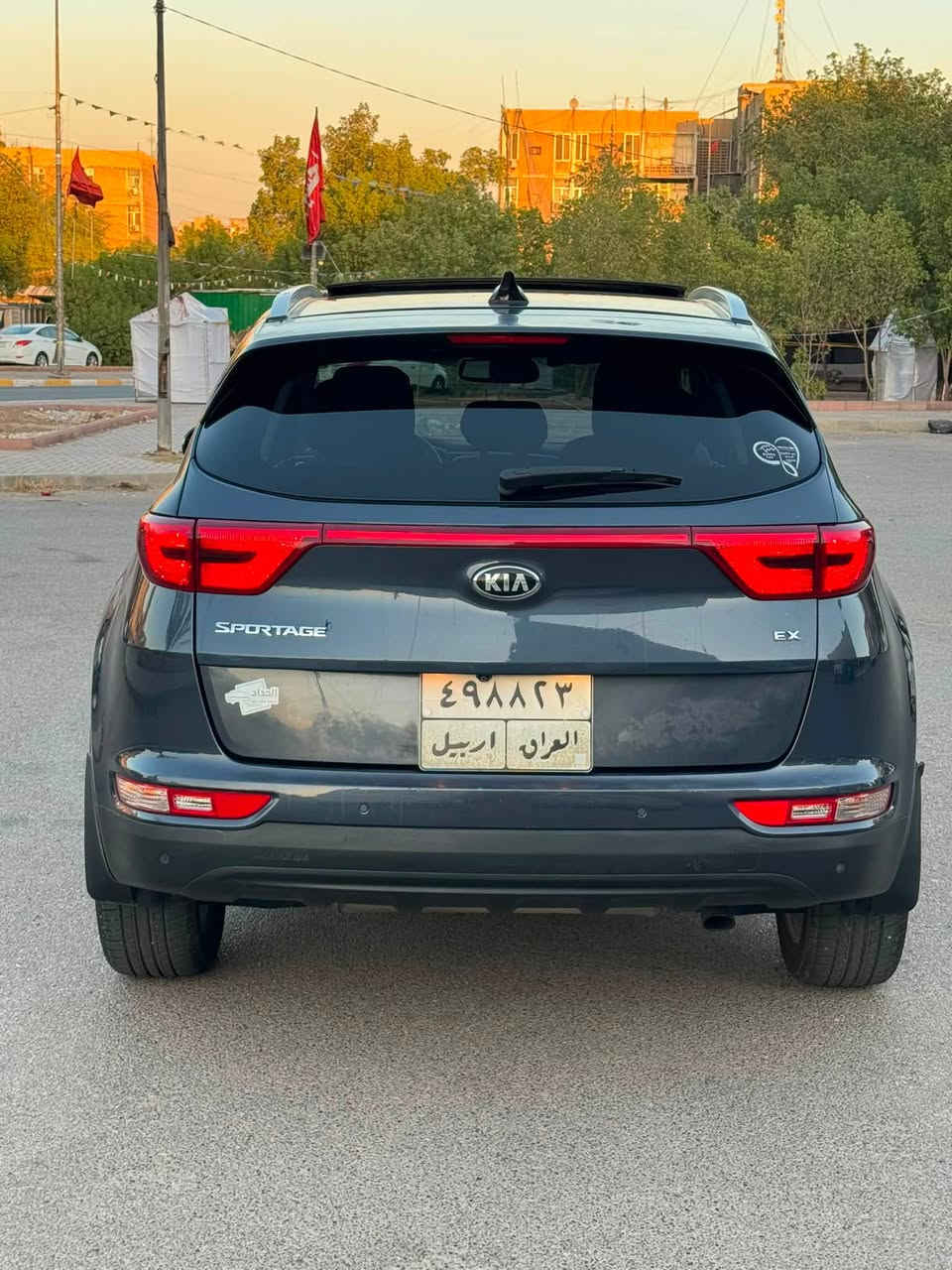 سبورتج 2017 EX فول للبيع
وارد امريكي صور الحادث داخل المنشور بيهة صفحه السايق صبغ اثر شخط بجم كبس 
كير مكينه صدر على وضع الشركه ماشيه 50 الف 
مواصفات ( بصمه / بانوراما / كشنات جلد / تدفئه تبريد كشنات / صندوك كهرباء / فور ويل / 3 انضمه قياده / رادار / تحديد مسار / تبريد قطعتين / ستيرن هيتر ) 
رقم اربيل تحويل او وكاله بشرط 
مكاني بغداد 
السعر :- 123 وبي مجال بسيط 
للاستفسار :- *********** // ***********

