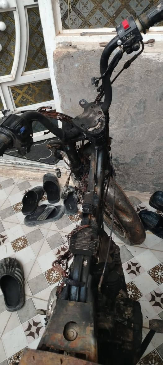 السلام عليكم دراجه للبيع على هاي وضعيه حتركت ومالحكت عليه مديل 2023 محرك مابي شي مامفتوح شاصي اصولي اوراقه كامله وكيله بالخان دراجه لا مضوربه ولا كلشي بيه شاصي مابي شي محرك وياله دبلات مابيهن شي مكاني نجف نداء رقم ***********
