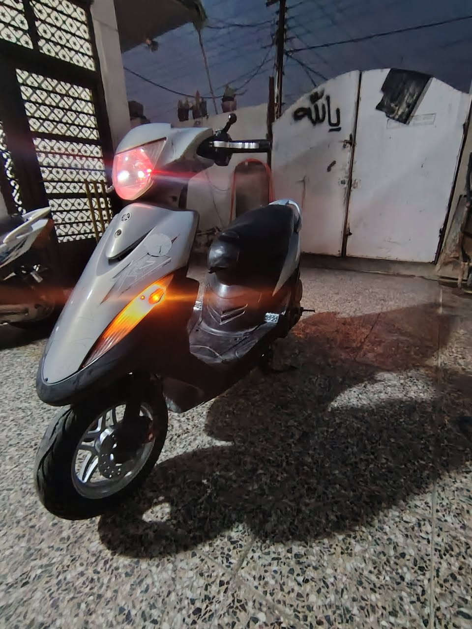 سلام عليكم يا الله 
ماكس عدال الون رصاصي 
دراجه ختم واحد من طوال الطول 
كلجات وقايش وراجز وجبنه توني شديتن قبل نص ساعة ⌚😅
بس عوزه باتري الن جنت تاركه يمكن خربان اجوز اذه اضل مشتغله يشحن 
دراجه حلوه سعر 575 وبيه مجل قليل الن توازيت عليه 😔 مكاني بغداد حي نصر رقم الستفسار ***********
