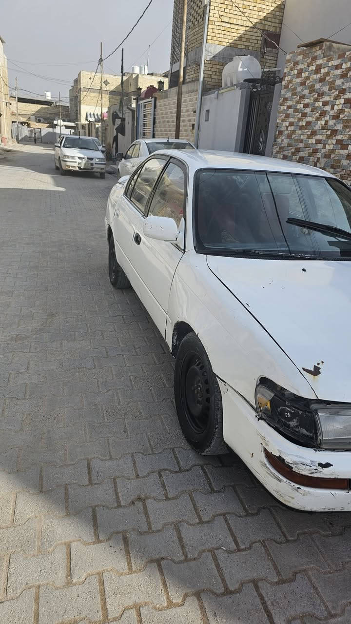 كورلا مديل 93 السياره بلادي يسره ما محور وبيها كتاب جاي وياهة السياره بلاديه  وكير جدد سياره عوزها حدايه وترتيبات بسيطه ما اليحب يتواصل ع واتساب ***********
