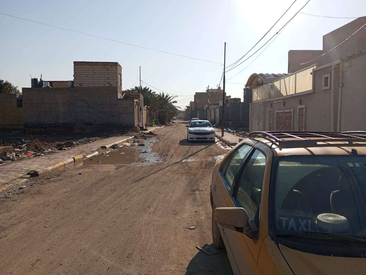 السلام عليكم
بيت مساحه 100متر واجه 5نزال 20 شرك  طابو صرف 
يحتوي على غرفة نوم وصحيات ومنور وصاله ومطبخ
وطارمة 6 متر ونص . البيت بناء ٢٠٢٤ بلوك كهربائي منطقة مخدومة تبليط مجاري ماء
المكان السديناوية قرب المستوصف الصحي والمدرسة الصينيه  للاستفسار الاتصال على ***********
