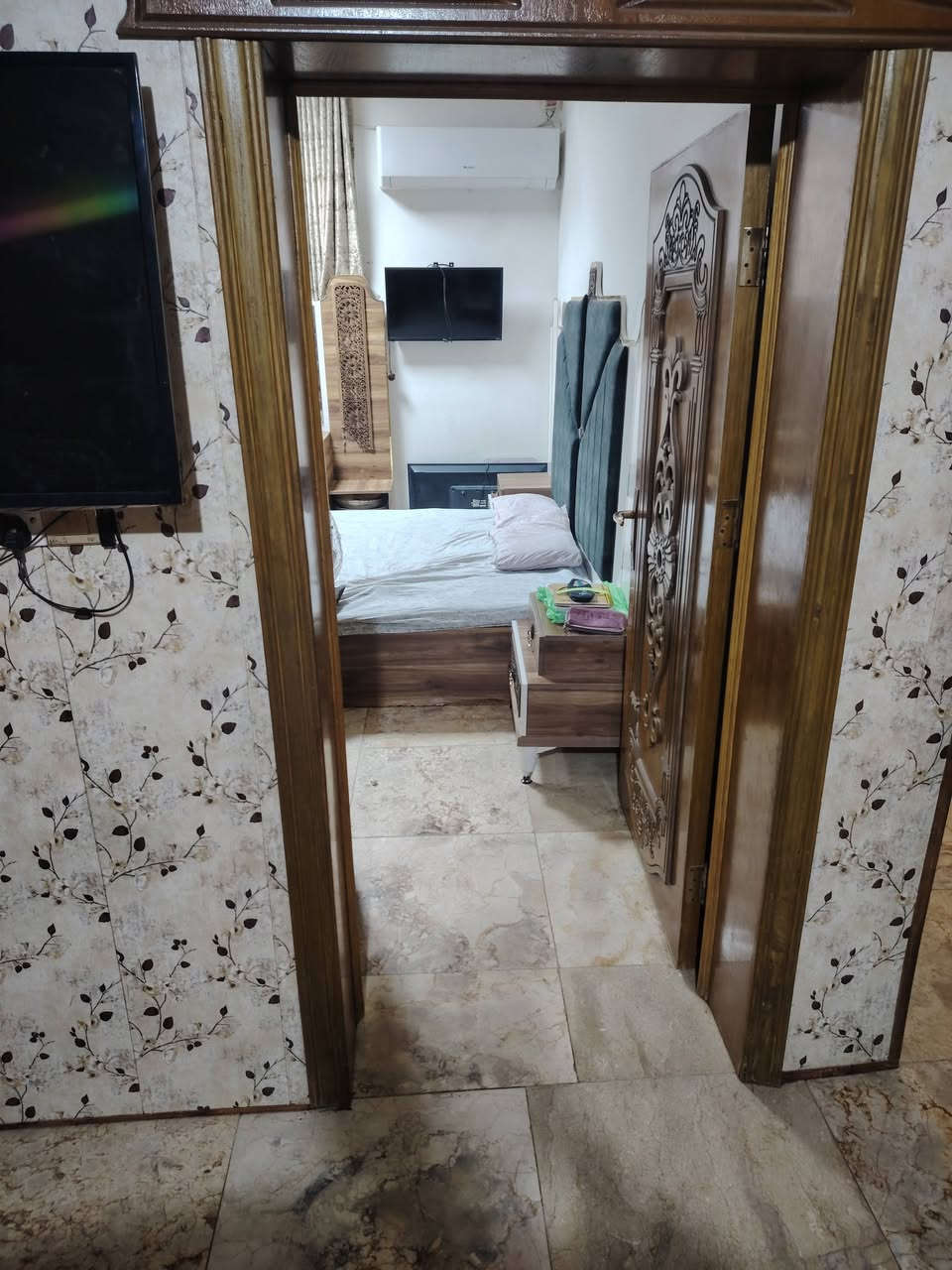 السلام عليكم بيت للبيع كربلاء المعملجي خلف مستشفى وارث 100 متر طابق واحد بناء درجه اولى طابوك جمهوري ارضية مرمر  زراعي سند 25   السعر 95  رقم الهاتف ***********
