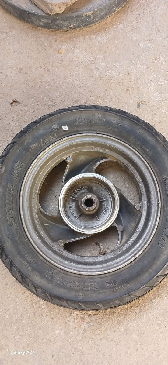 ويل خلفي مال بريز ١٤٠ مع  التاير  نضف السعر ٢٠ الف المكان الشعله الاتصال *********** بيه واتساب فقط
