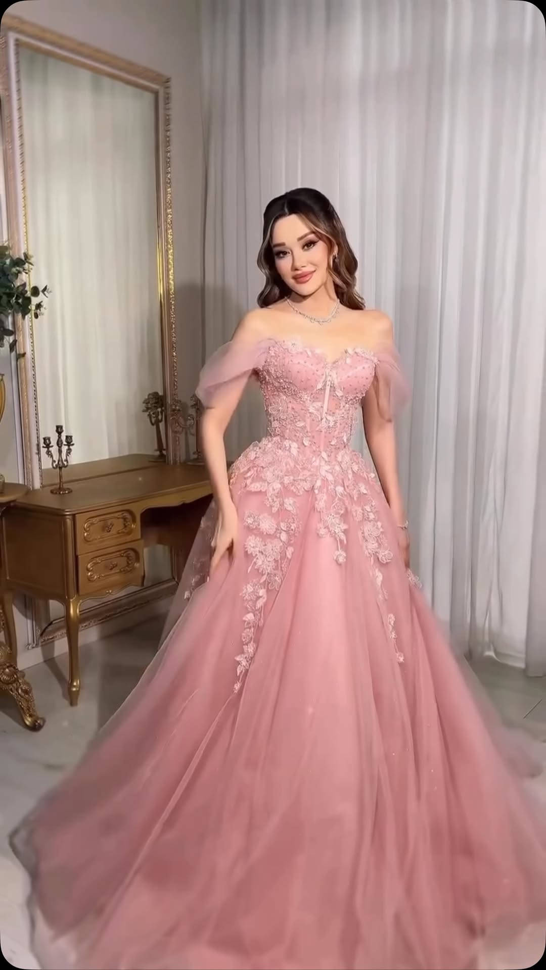 فستان العمر نصممه بحب ليليق بفرحتك الكبرى 🤍
💫✨قياس الفستان فري سايز 

تألقي مع اجدد تصاميم فساتين الزفاف والمدعوات 2026من السنتر التركي 💍

🤍متوفر للإيجار والبيع بجميع المحافظات

سنتر التركي 
الفرع الاول📌: شارع فلسطين ساحه بيروت مجاور مركز اريدو
الفرع الثاني 📌/المنصور شارع الرواد مجاور البيت التركي او فوق كوزمتك هدى يوسف 
للحجز والاستفسار التواصل خاص او على الرقم 
*********** 
#فساتين #ريلز_explor #اكسبلور #حنة_عروس
