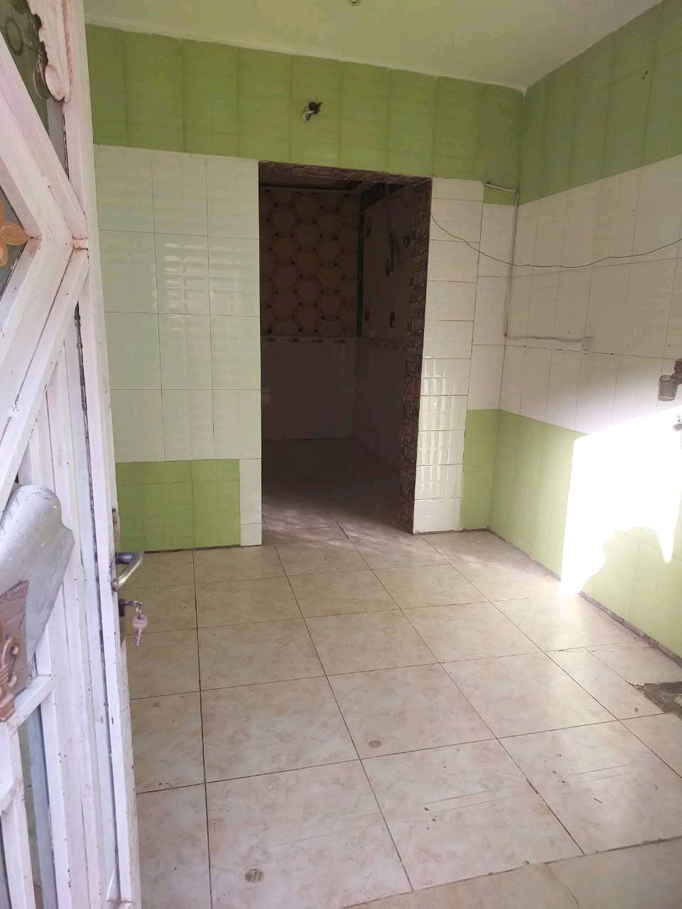 السلام عليكم يوجد دار للبيع فقط في محافظة واسط الكوت منطقة العزه الجديده مقابل جسر الكريميه بالقرب من موكب ستار ربيح المساحه ١٣٢ م الاتصال على الارقام *********** و *********** لمعرفة باقي التفاصيل