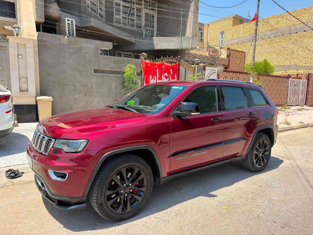 ﷽
للبيع 🌹
جيب موديل 2017 ( خـليـجـي ) 
فول فول مواصفات 
رقم بغداد الجديد انكليزي بأسمي 
ا‎* المواصفات : . . 
ا‎* نقطة عمياء .
ا‎* دفع رباعي 4x4 . 
ا‎* فرش المقاعد من الجلد . 
ا‎* المقاعد الأمامية كهربائية .
ا‎* ذاكرة لحفظ وضعيات الجلوس . 
● المقاعد الأمامية مع تدفئة و تبريد
● جكات صعود و نزول
● بانوراما
●شفتات ستيرن
● صف المقاعد الخلفية مع تدفئة . 
● مقود السائق كهربائي . 
● تدفئة ستيرن . 
● سقف بانوراما .
● نظام خاص للطرق الوعرة . 
● مصابيح امامية زنون . 
● المصابيح الأمامية مع LED لايت . 
● تشغيل عن بعد .
● صندوق كهربائي .
● حساسات أمامية . 
● حساسات خلفية .
● كاميرا خلفية .
● بخاخ ماء لتنظيف المصابيح الامامية .
● مرايا بخاصية التعتيم الذاتي . 
● مرايا جانبية قابلة للطي كهربائيا . 
● بلوتوث تلفون . 
● محدد سرعة . 
● نظام تشغيل واطفاء اوتماتيكي للمحرك للتوفير ● من صرف الوقود .
● نظام بريك اوتماتيكي 
● والمواصفات الباقية معروفة
● ماشيه 80ألف   ميل

لاستفسار الاتصال ع الارقام التالية 📲📲 ‏
***********
تحياتي لجميع 🌹 🌸 🙏🏻
‏‎
