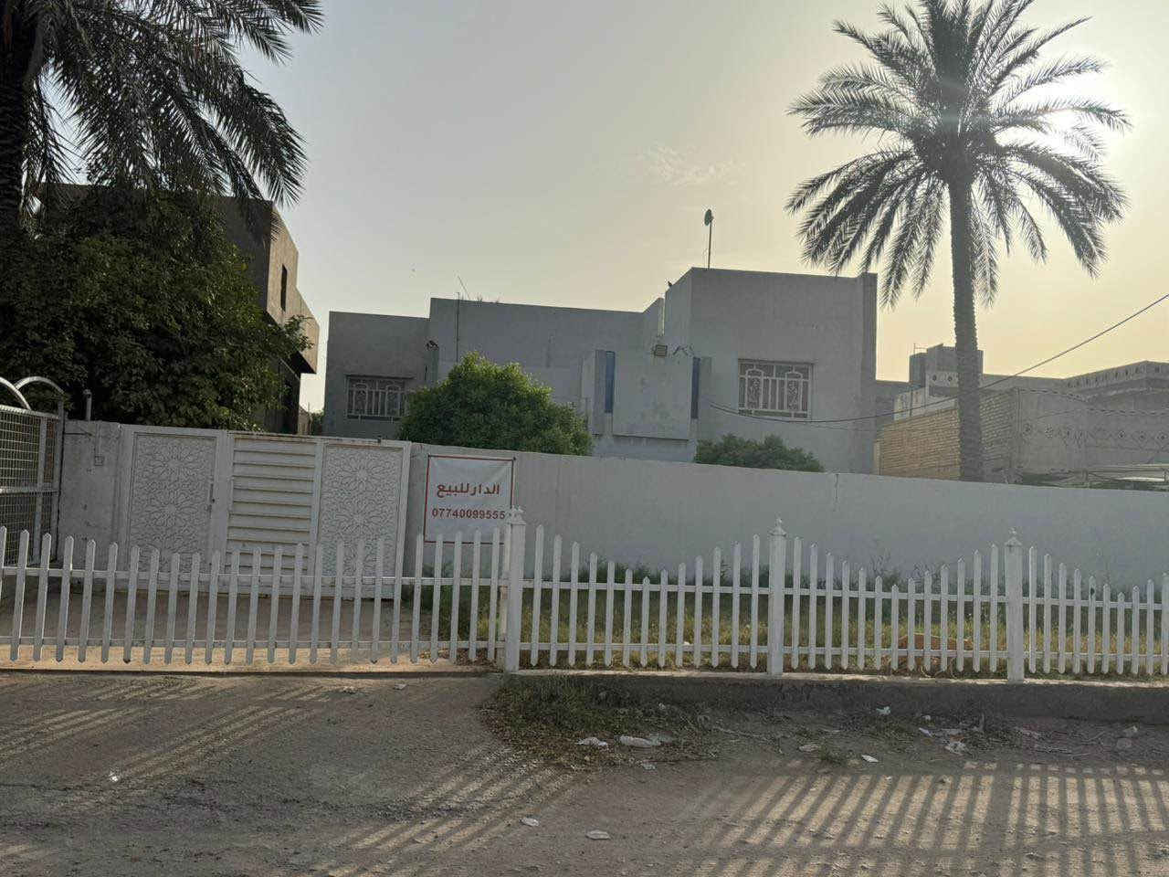 السلام عليكم
دار للبيع 
حي الجزائر مجاور  ملعب بابل الرياضي بالقرب من الكورنيش .

المساحة 520 متر مربع 
الواجهة 17.25 متر 
النزال 32 متر 
سند طابو صرف 

التواصل فقط عبر الموبايل 
*********** حلة, بابل
