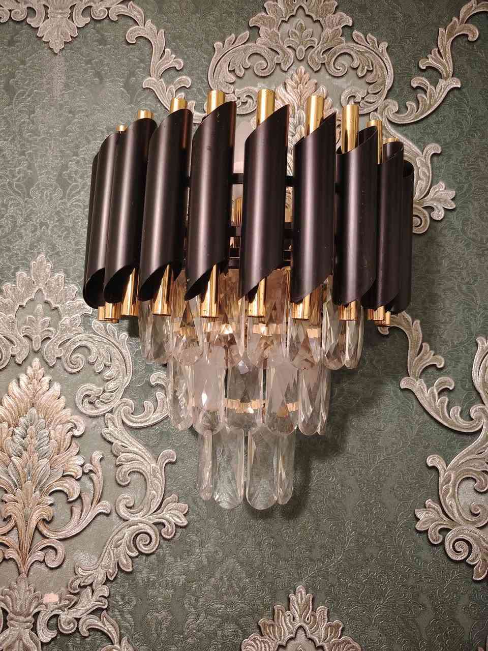 سلام عليكم ورحمة الله وبركاته 
عندي ثريات سقفية جدارية سيت كامل موديل حديث 
النظافة 100٪ نوع ممتاز . 
السعر : 350 الف .
العنوان : حي أور / سبع قصور /شارع أبو أحمد /قرب اسواق نصير .
للأتصال على الرقم : *********** أو أتصال واتساب.
