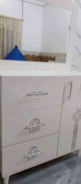 غرفه اخشاب للبيع مكاني نجف كوفه السعر 600 وبيها مجال. ***********
