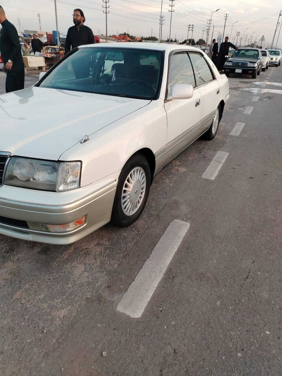 راس الثور كرستال موديل ٩٧ رقم بصره مكفوله من ضربه والنقل حداده تخم تاير سياره مسستمه دشبول بطاين جدد شاشه ايباد مسجل دماد رقم انكليزي سنويه ال٣٠ راعيهه ابن عمي يريد تحويل علمآ السياره كصة قماره فقط.. سعر ٨٣ مجال قليل مكاني بصره رقم *********** البصرة, العراق
