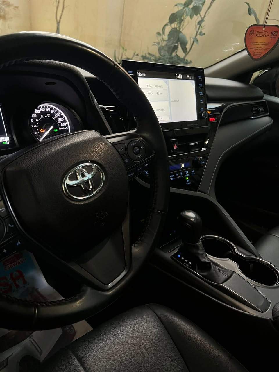 كامري 2024  se  
السيارة امريكي حادث جاملغ وحافه البنيد صور الحادث مرفقه 
لون اسود 
مواصفات SE
كشنات جلد فتحه بصمه 
لايت زينون 
شفتات ستيرن 
تحكم ستيرن 
رادار /توقف ذاتي / تحديد مسار / تحديد سرعة / 
ثلاث انضمة قياده ( sport / normal / eco ) 
شاشة دجتل 
مرايات هيتر 
اشاير بالمري 
السياره مرقمة اربيل هزه وفحص كله جديد باسمي 
السعر 200
العنوان المنصور ***********
