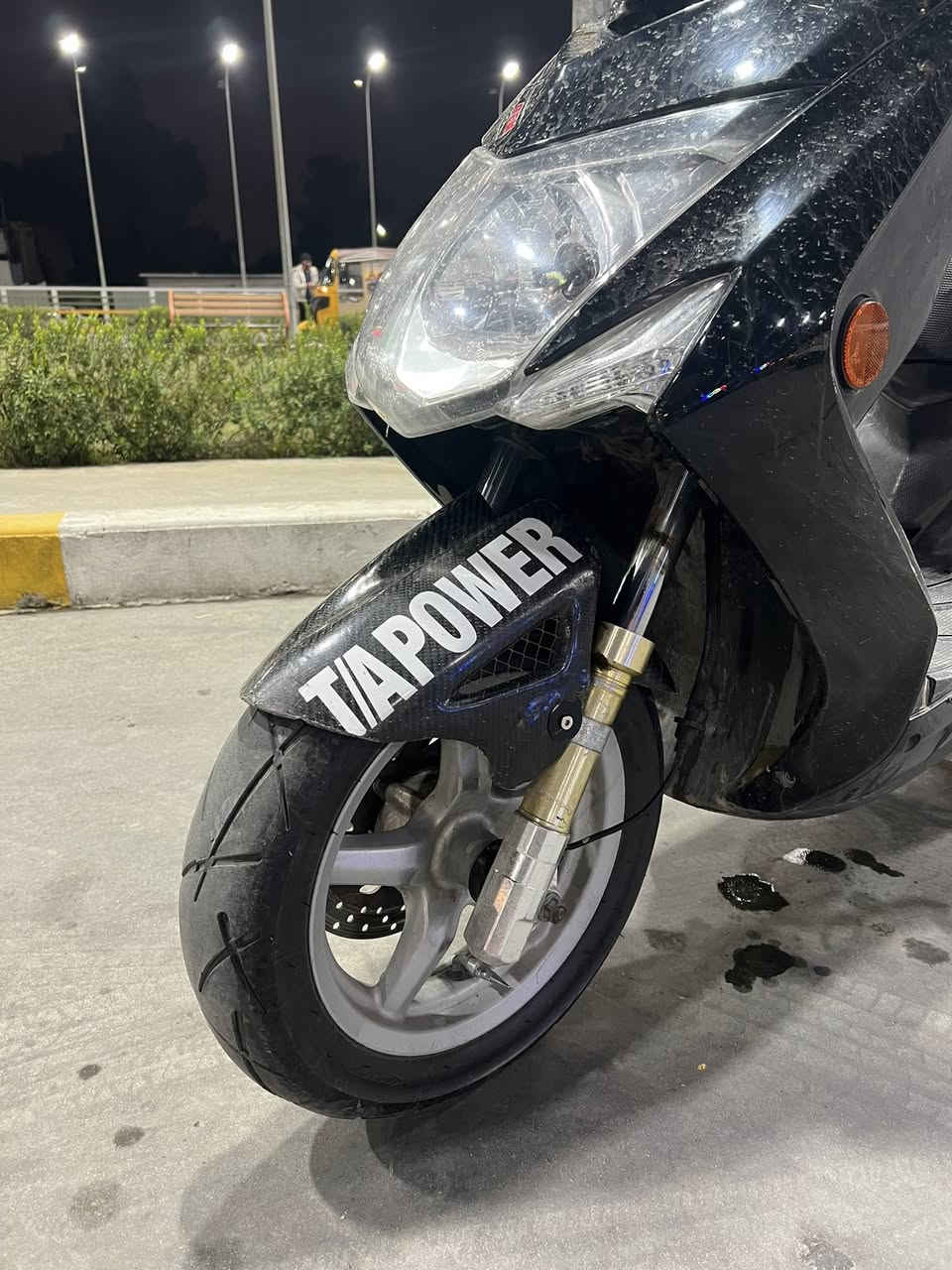 سلام عليكم سكنس لد دراجه مكينه بلاديه تزويد خارجي بس بيه صدر ودبلات خلفيه وجاملغ امامي قبق كلجات قبق فلاوين يدات بريك تايرات جلاتين أصليات لرقم *********** لسعر واحد 100 وبيه مجال بل شعب
